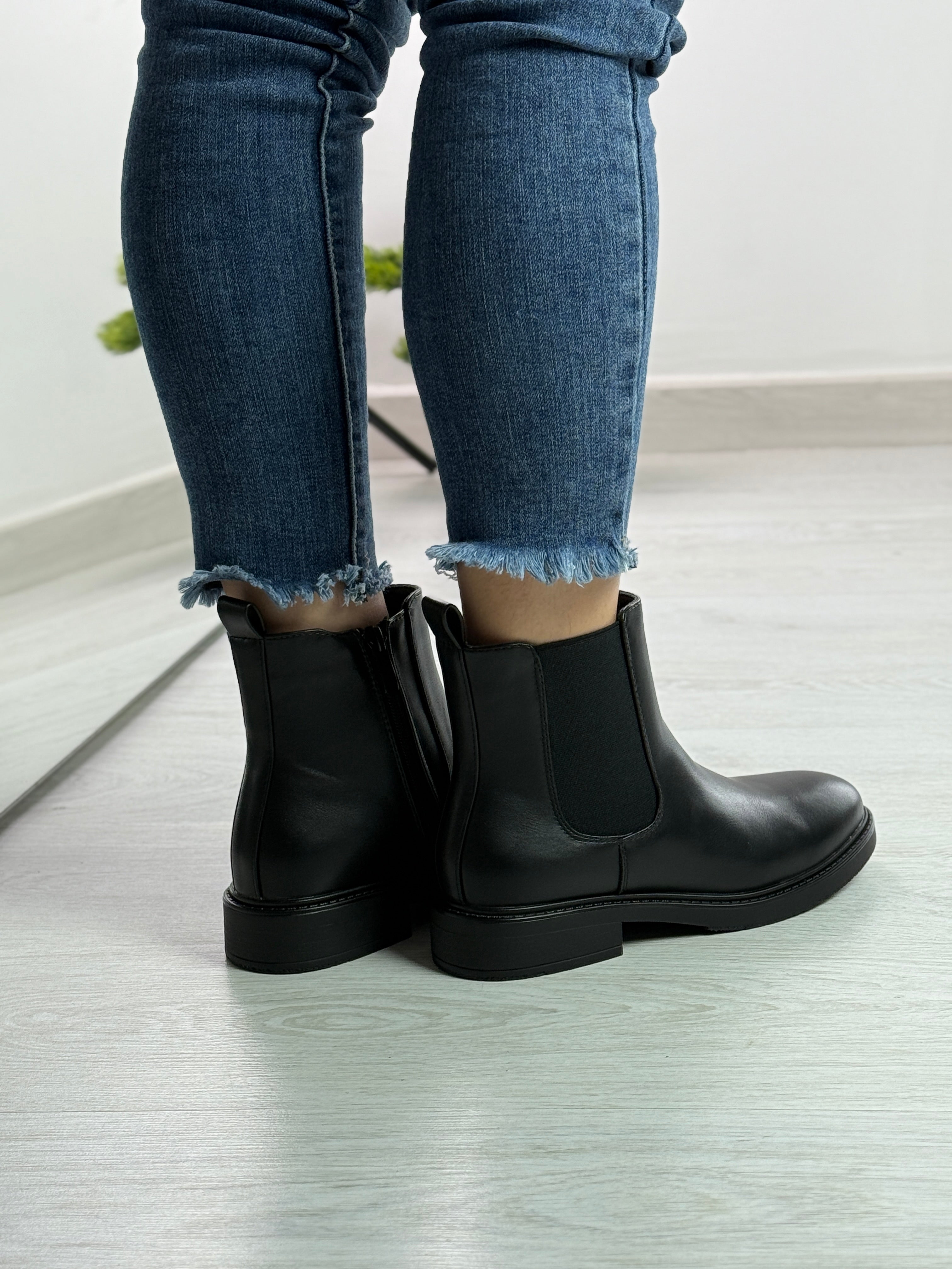 Claudia_stivaletto basso nero