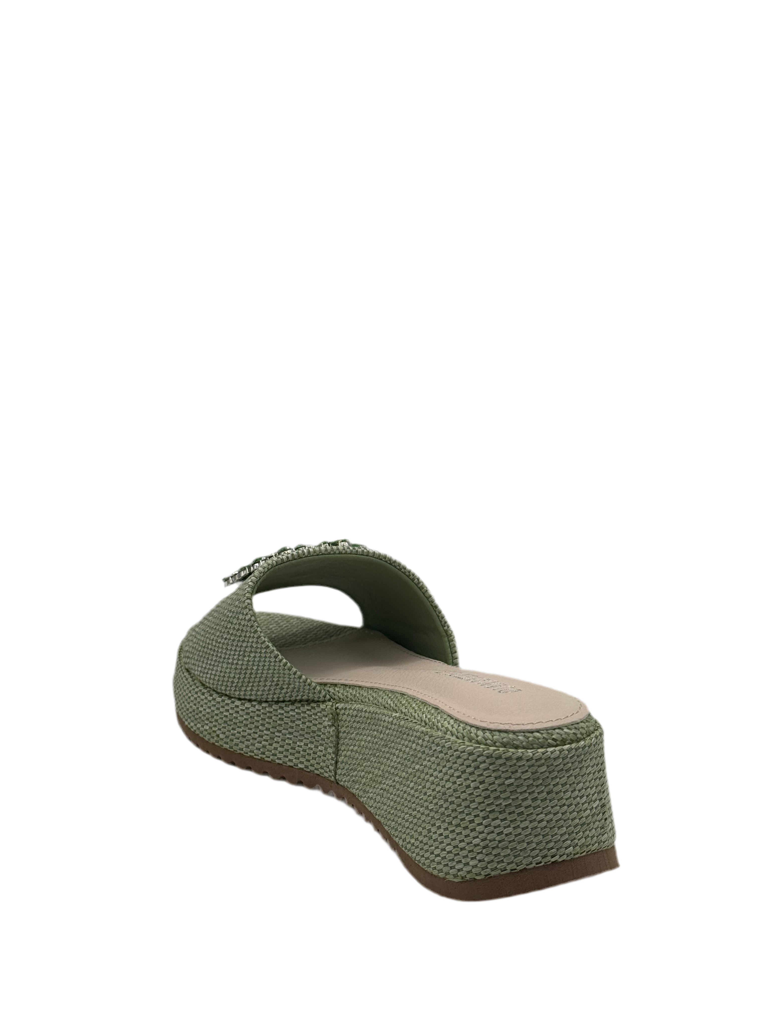 Ambra_sandalo con gioiello