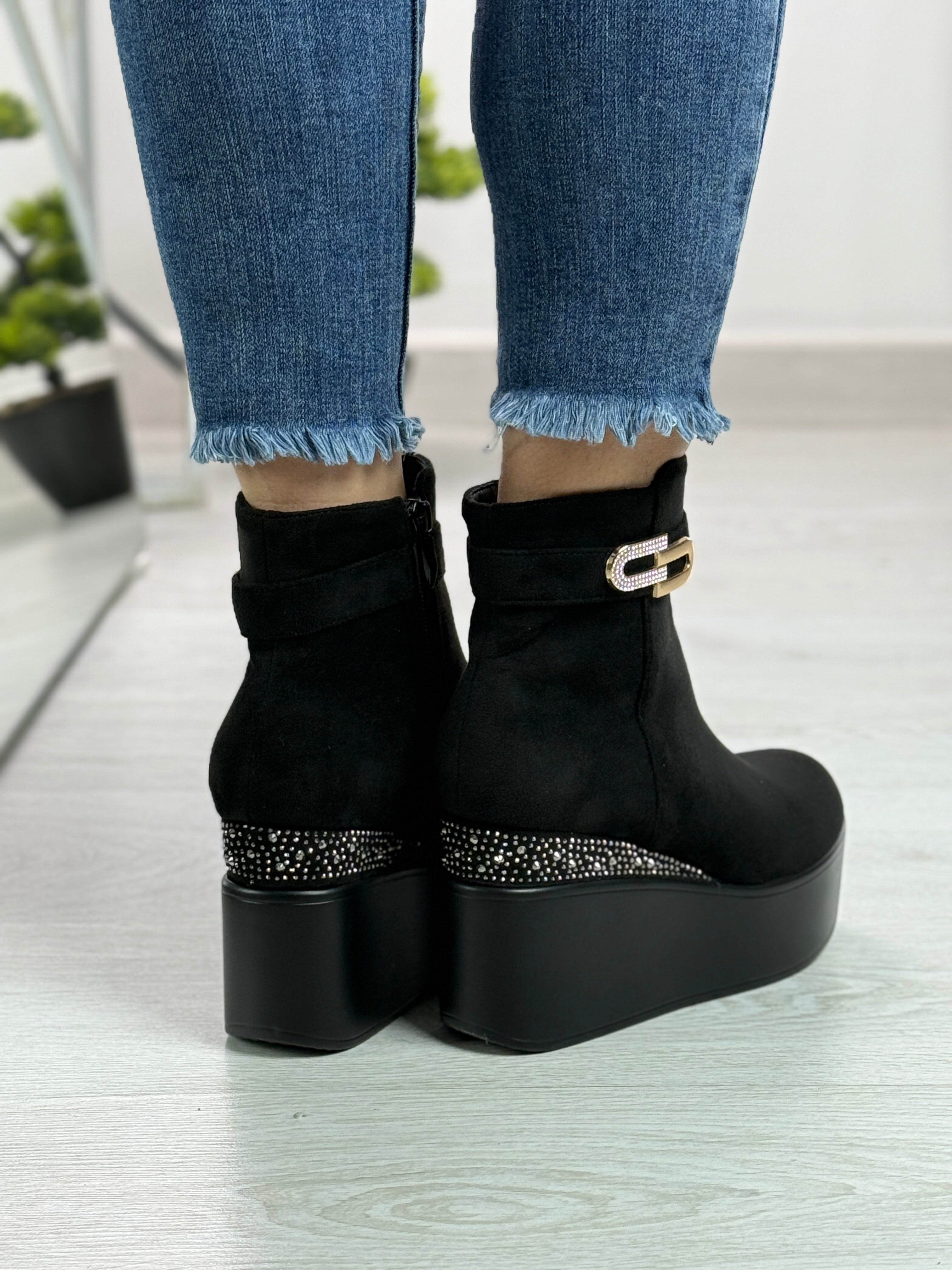 Ellen_stivaletto in camoscio con zeppa nero