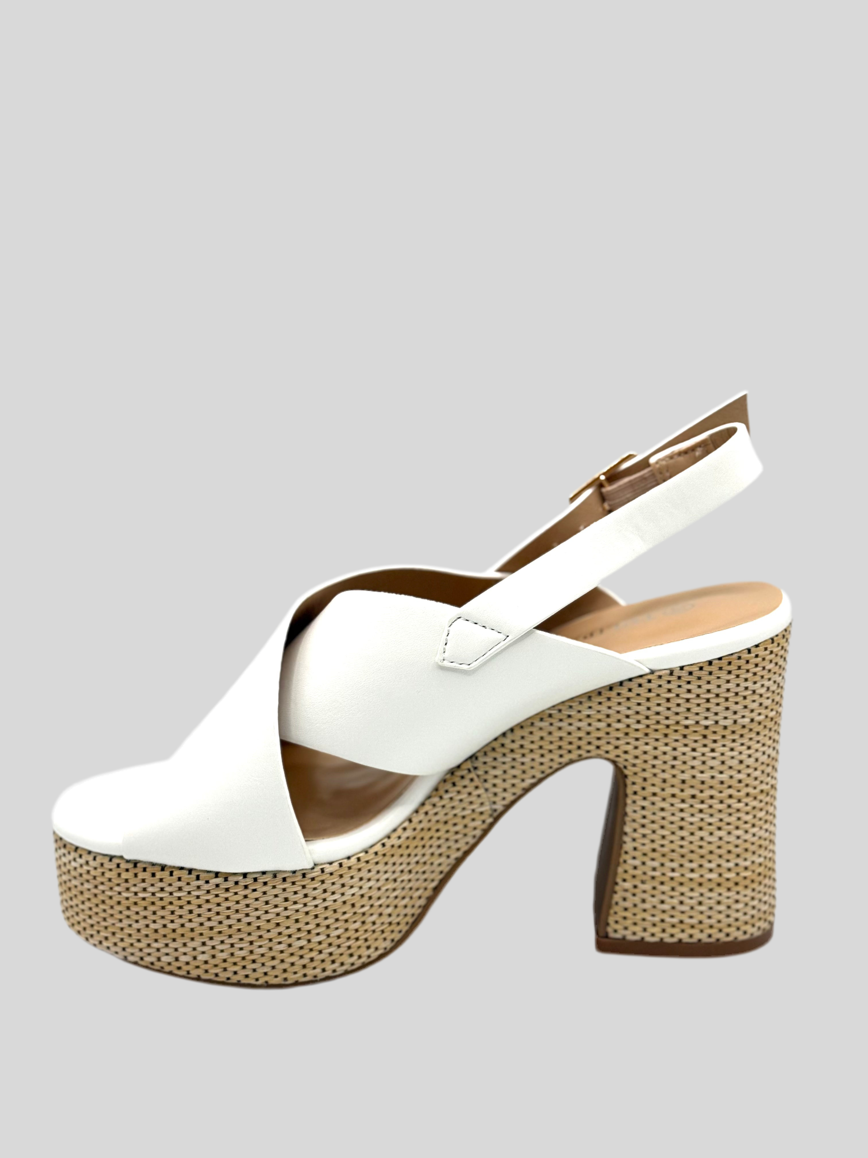 Rihanna_sandalo con tacco