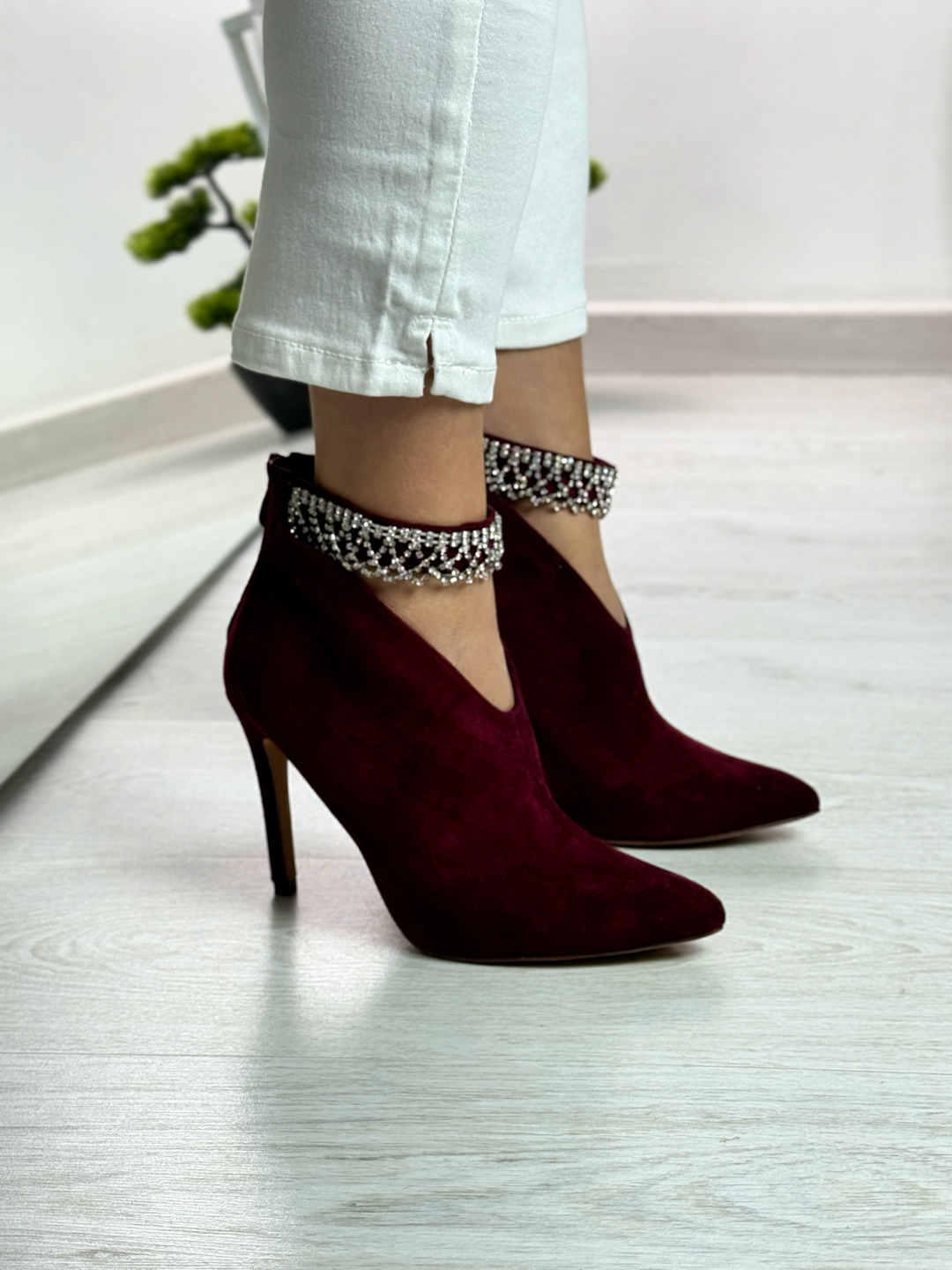 Elektra_tronchetto in camoscio con strass bordeaux