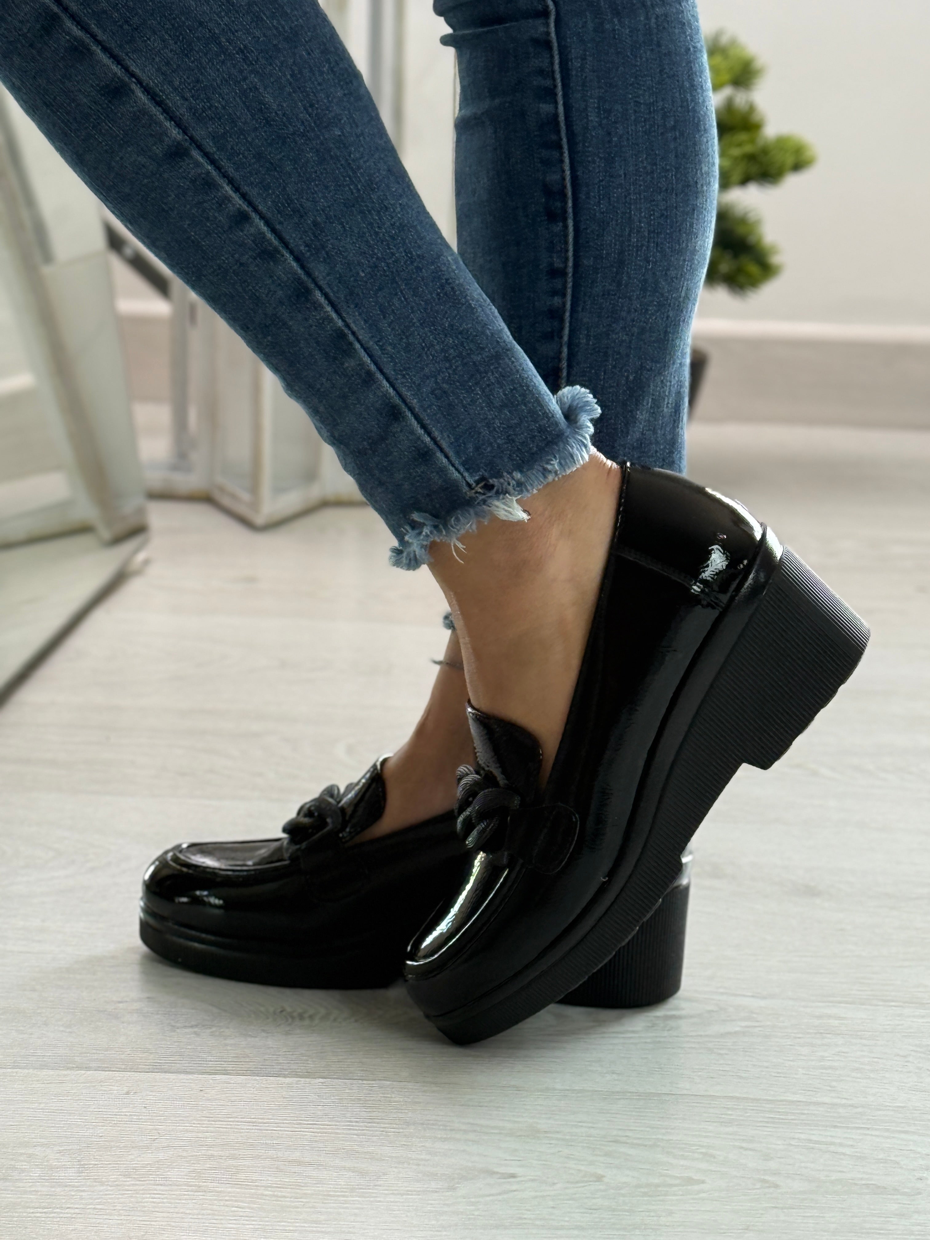 Merilyn_mocassino in vernice con zeppa nero