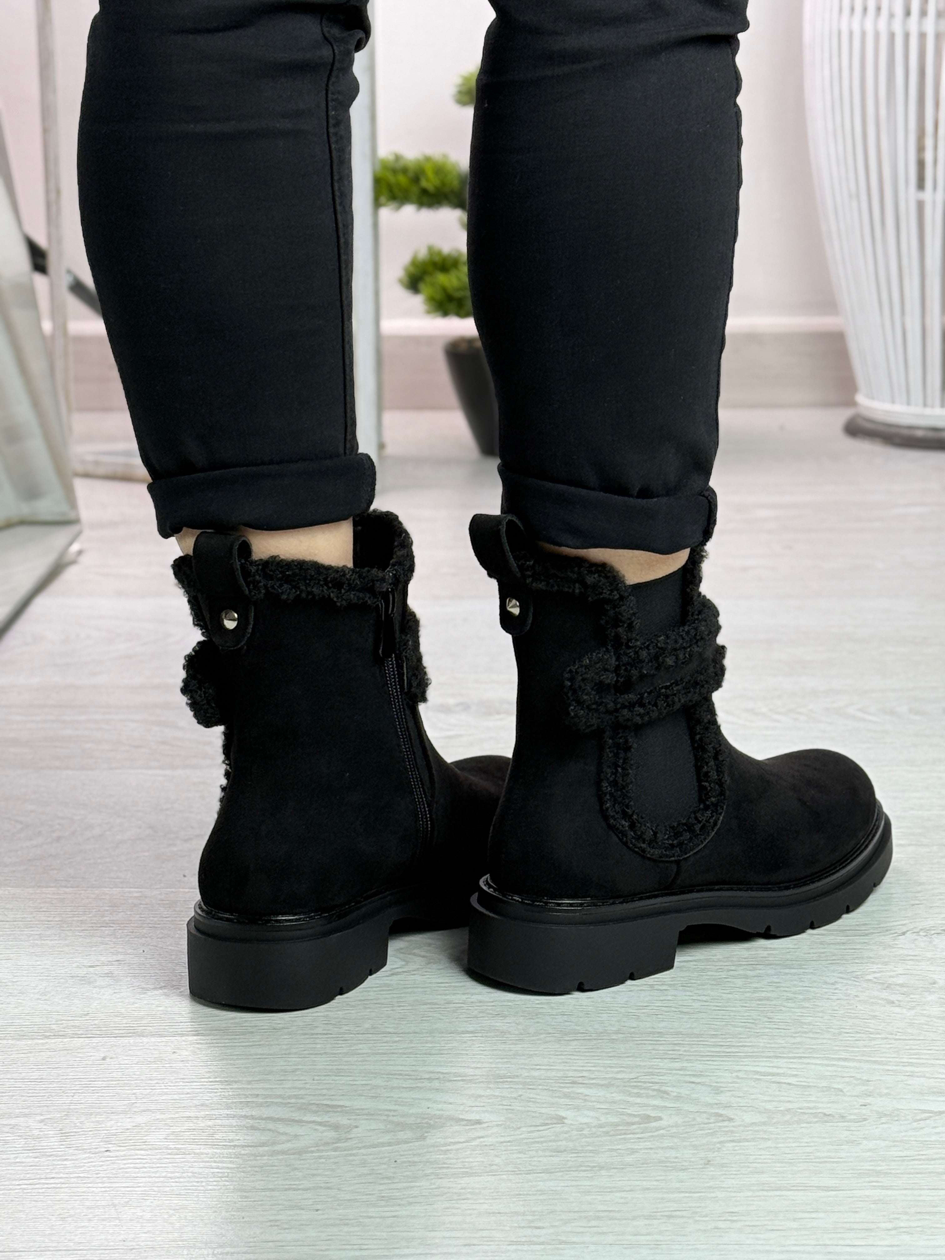 Hanna_stivaletto in camoscio nero