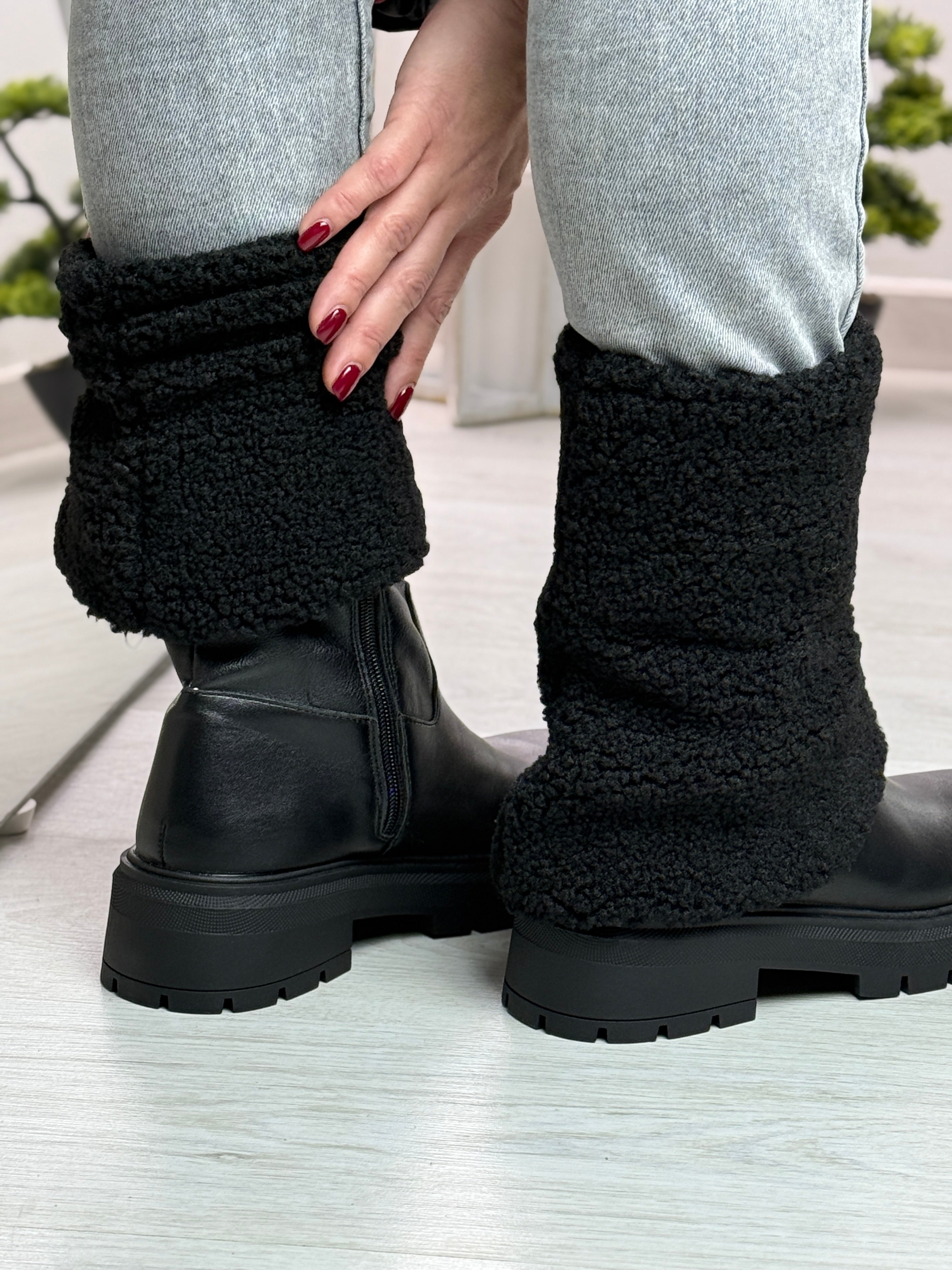 Morgan_stivaletto nero con risvolto in lana
