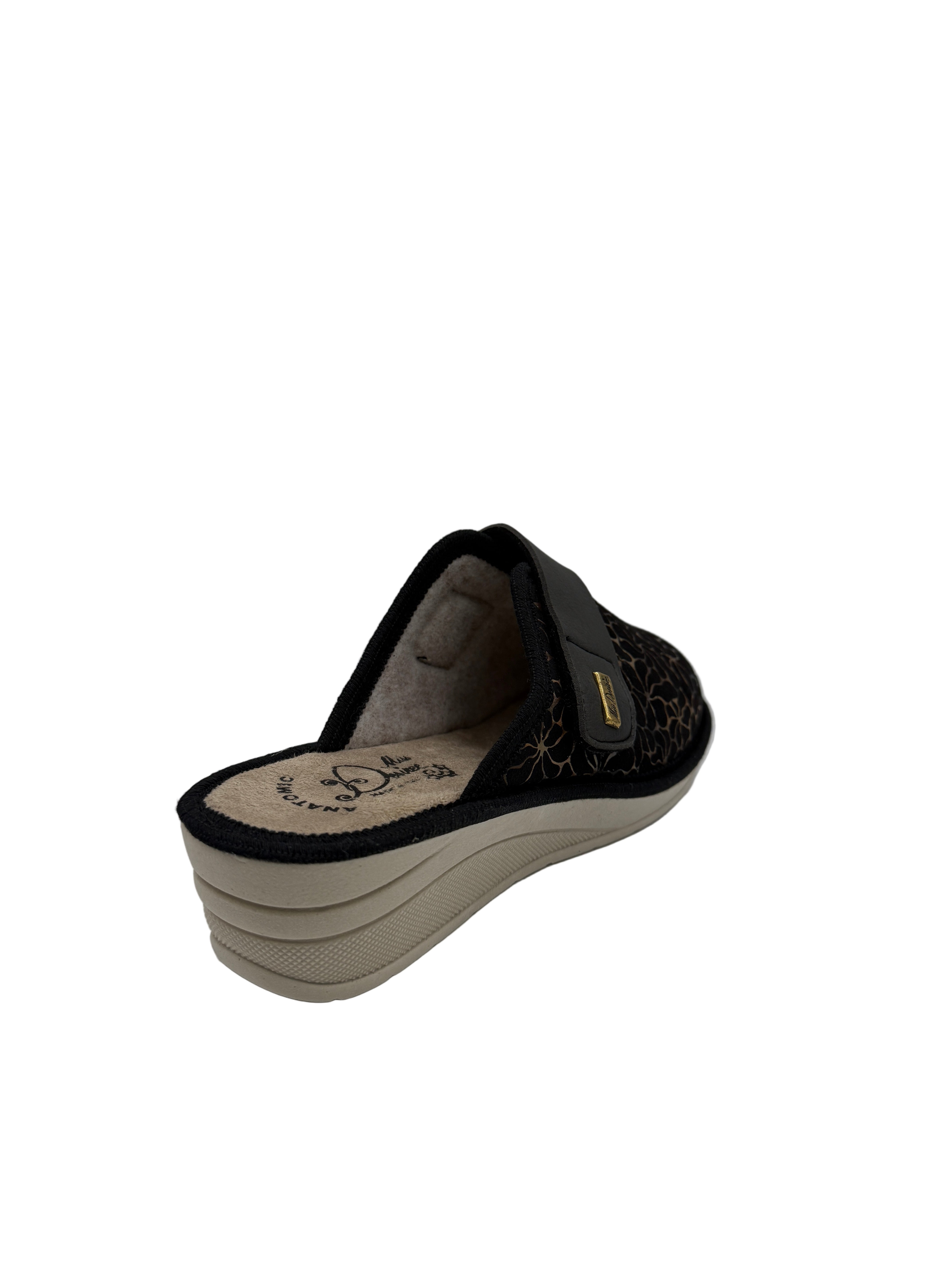 Romina_pantofola nera con zeppa