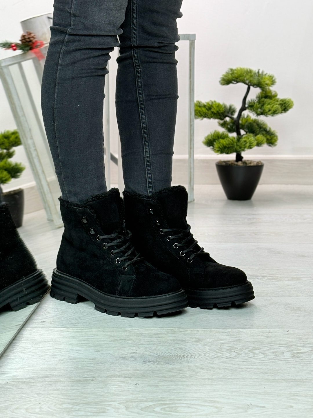 Skylar_anfibio in camoscio nero