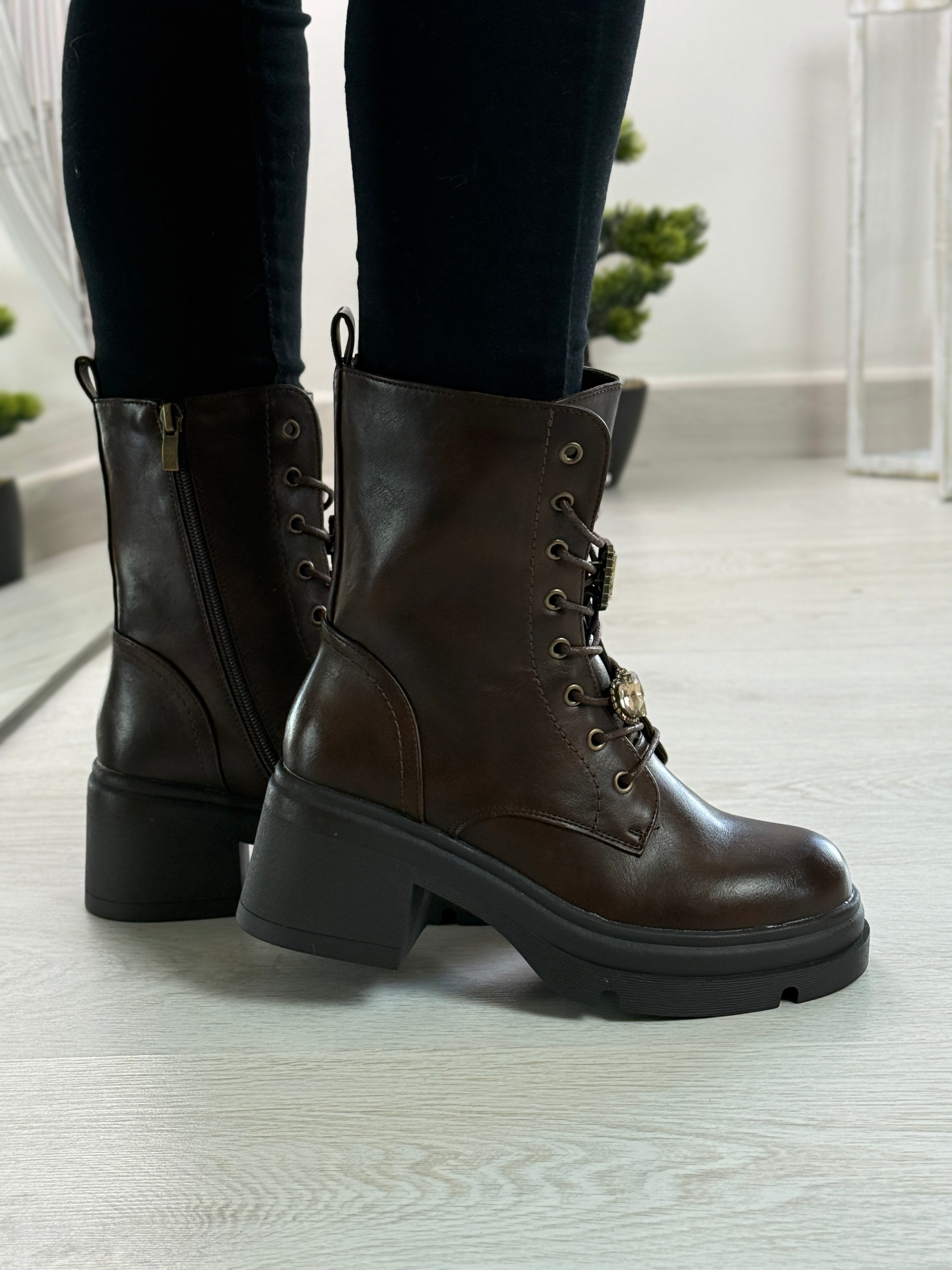 Lucìa_anfibio marrone con tacco