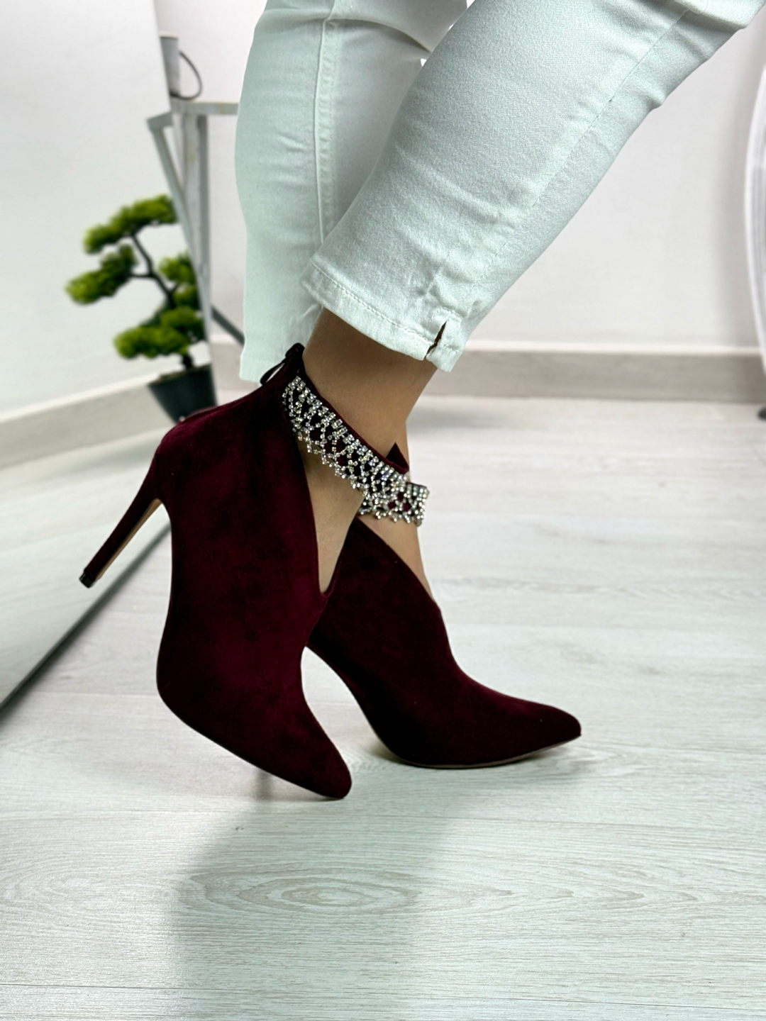 Elektra_tronchetto in camoscio con strass bordeaux