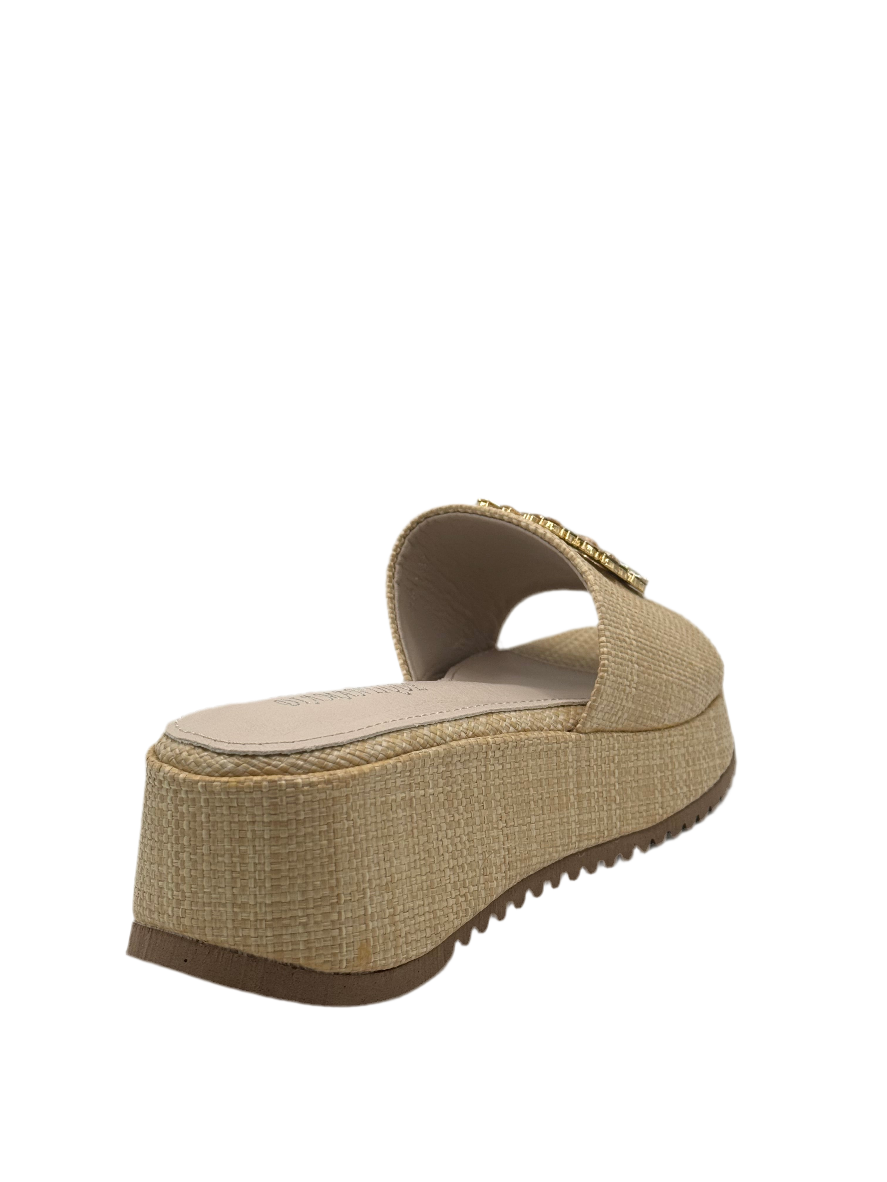 Ambra_sandalo con gioiello