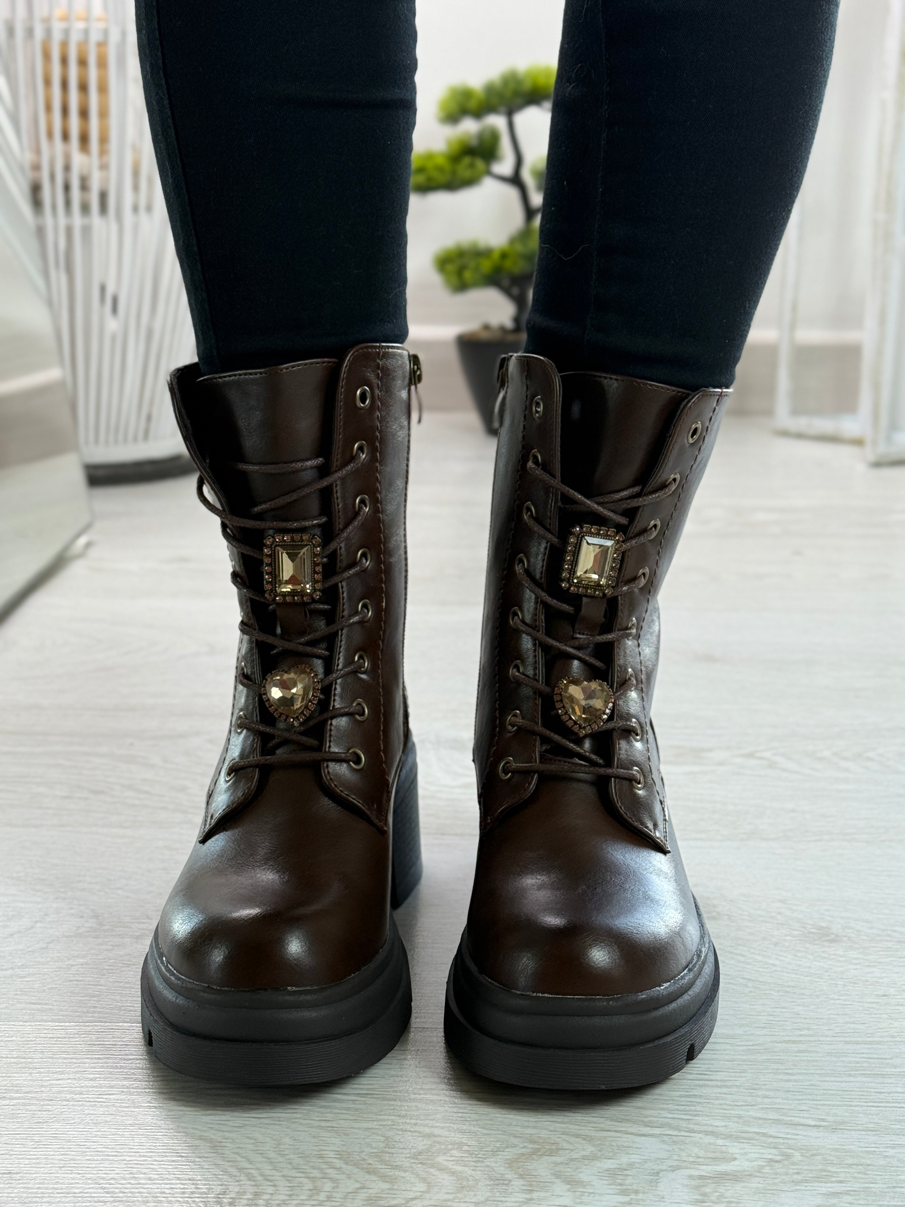 Lucìa_anfibio marrone con tacco