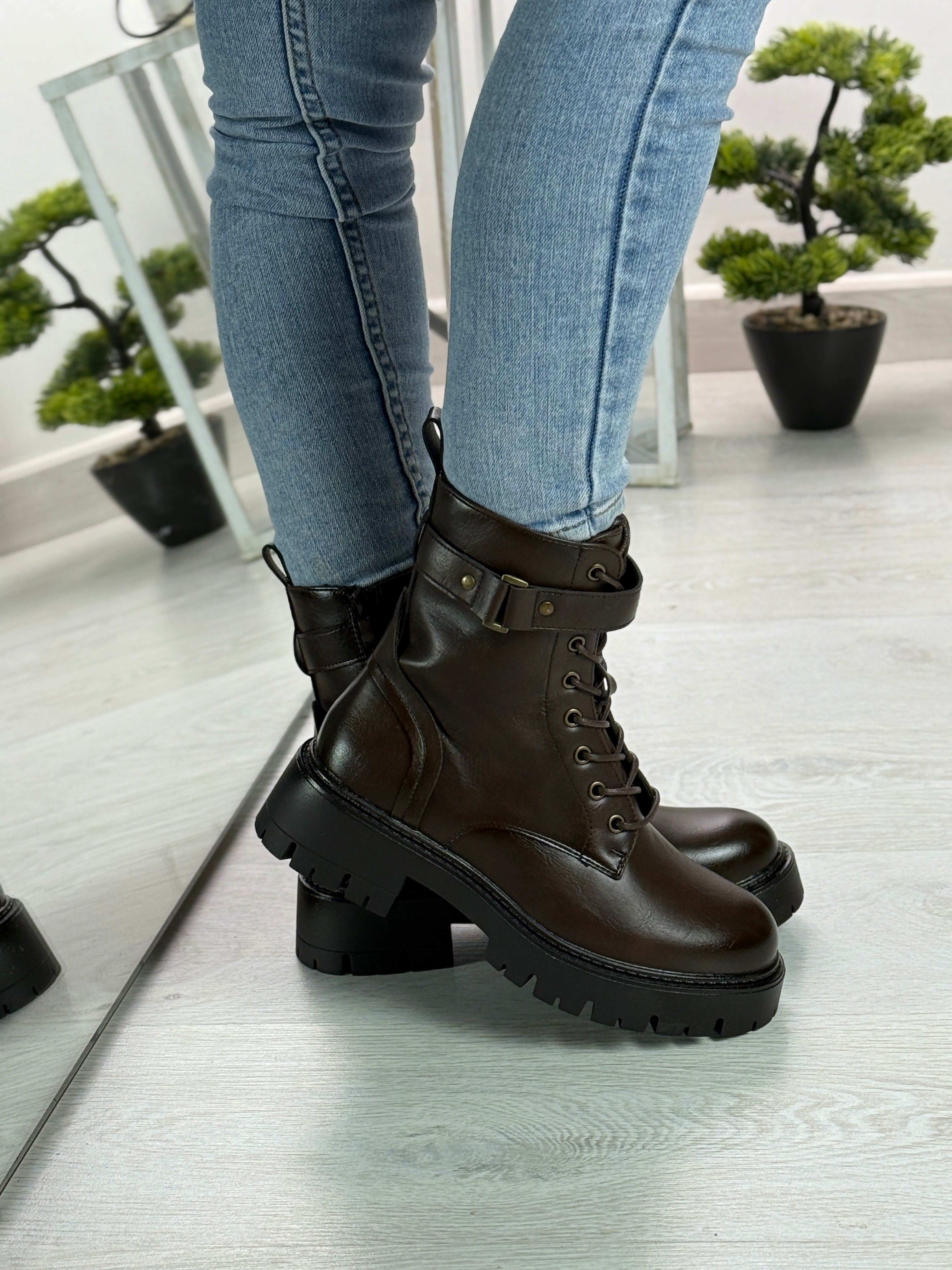 Alyssa_anfibio marrone