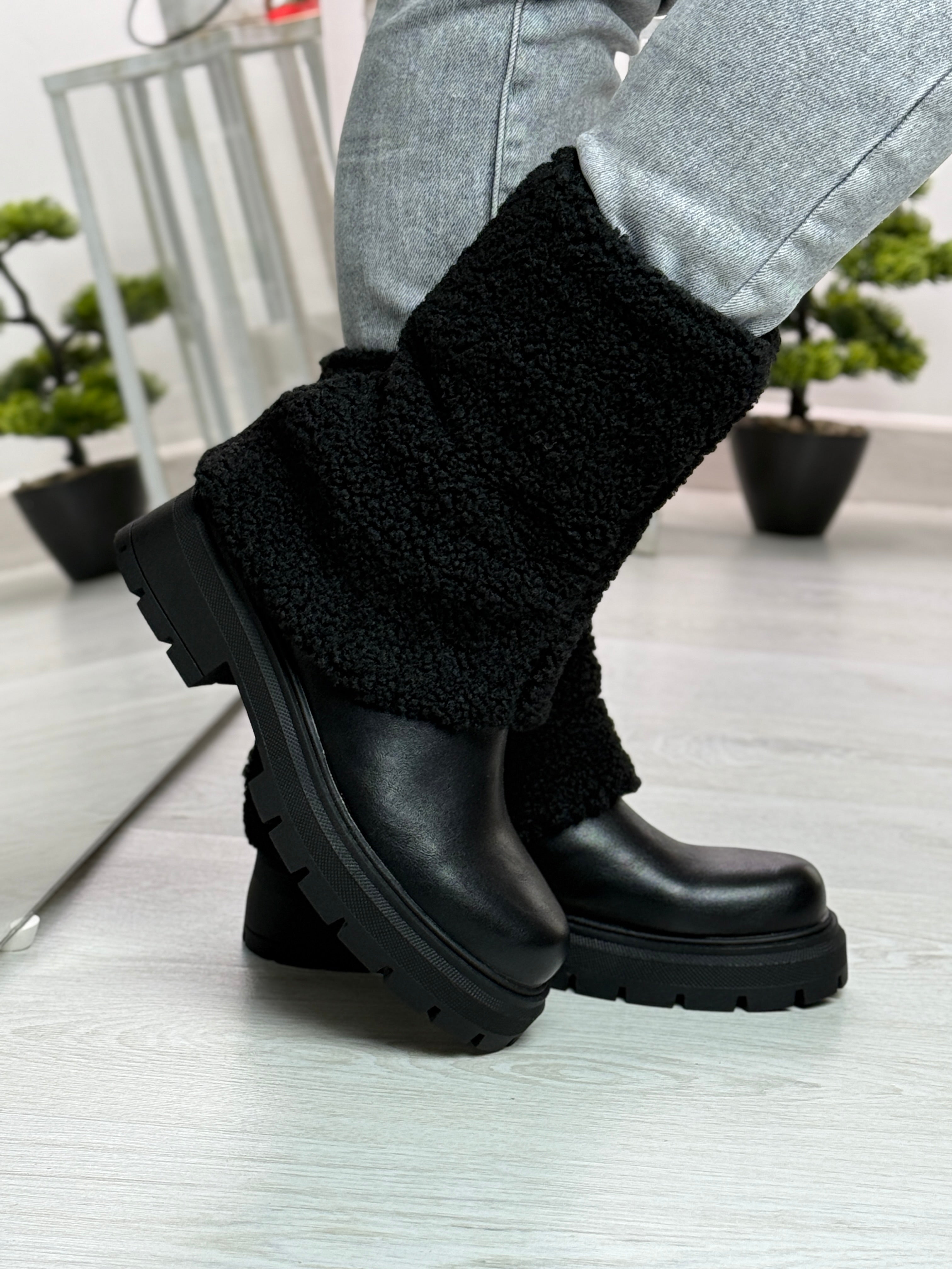 Morgan_stivaletto nero con risvolto in lana