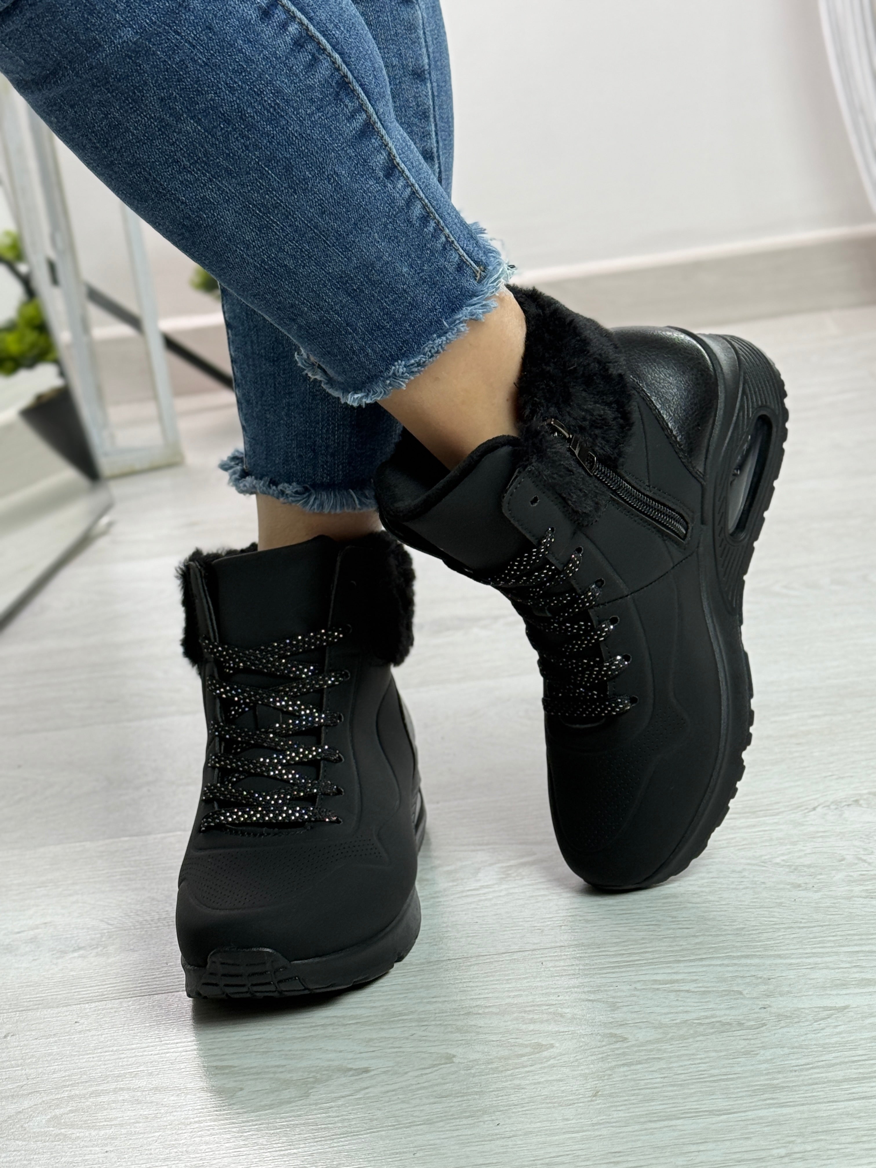 Rachele_Sneakers con pelliccia color nero