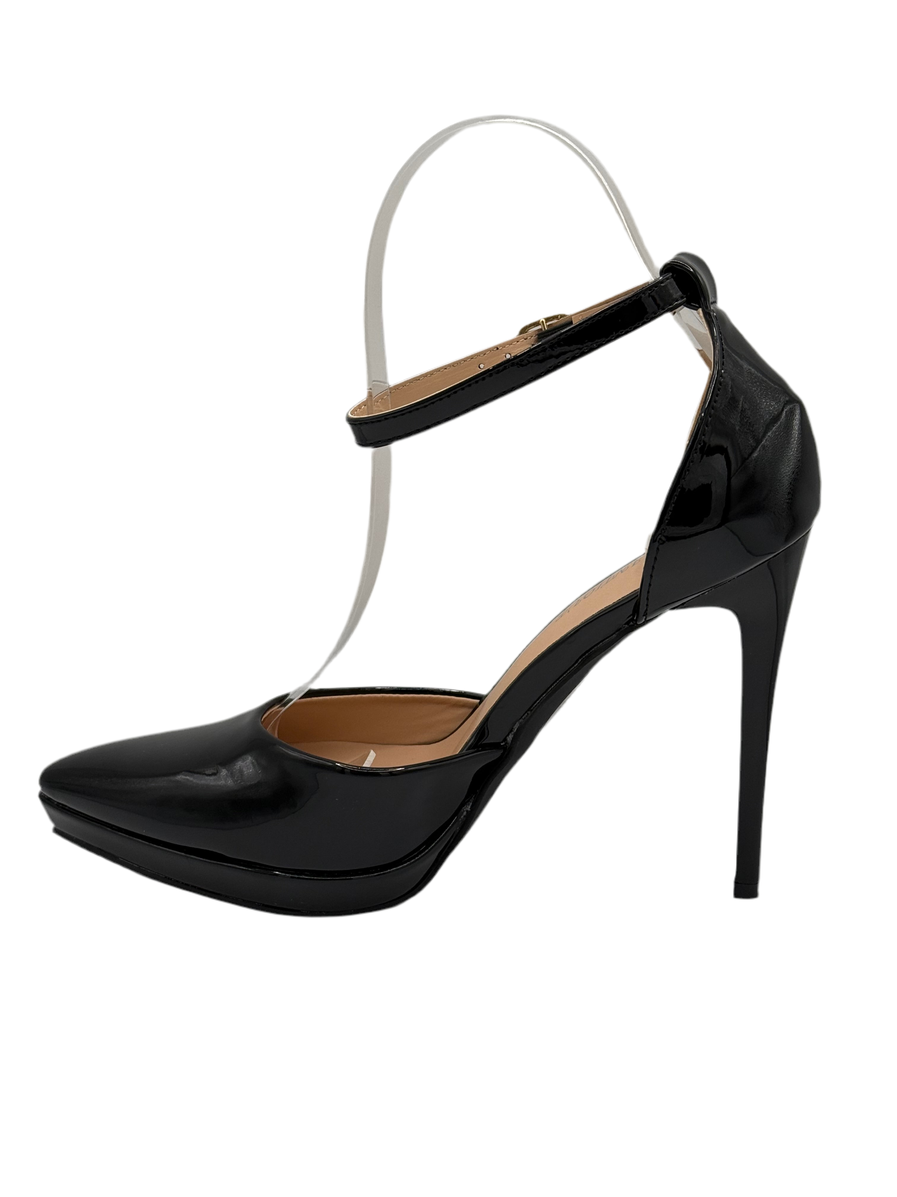 Sara_Decollete' nero di vernice