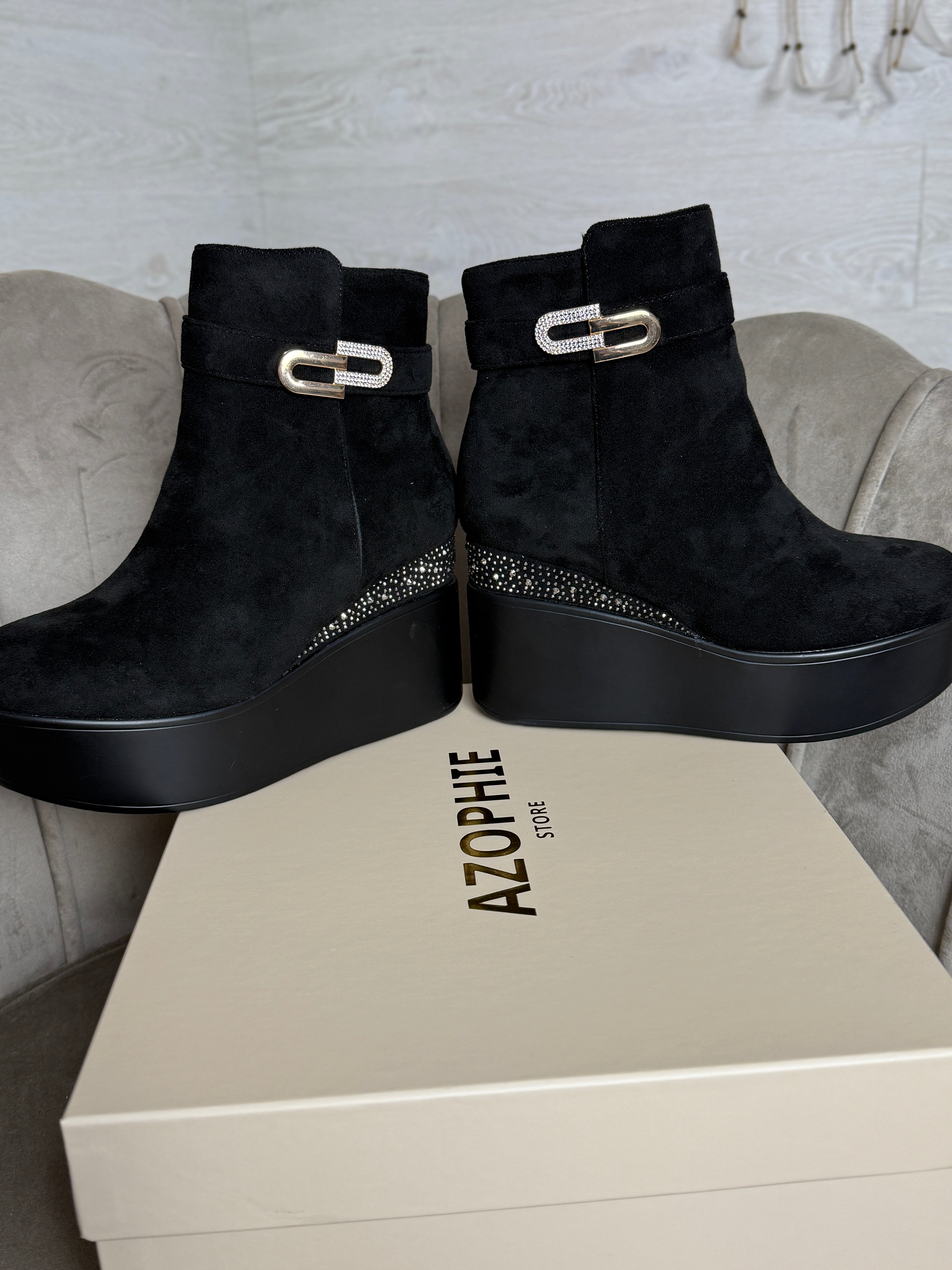 Ellen_stivaletto in camoscio con zeppa nero