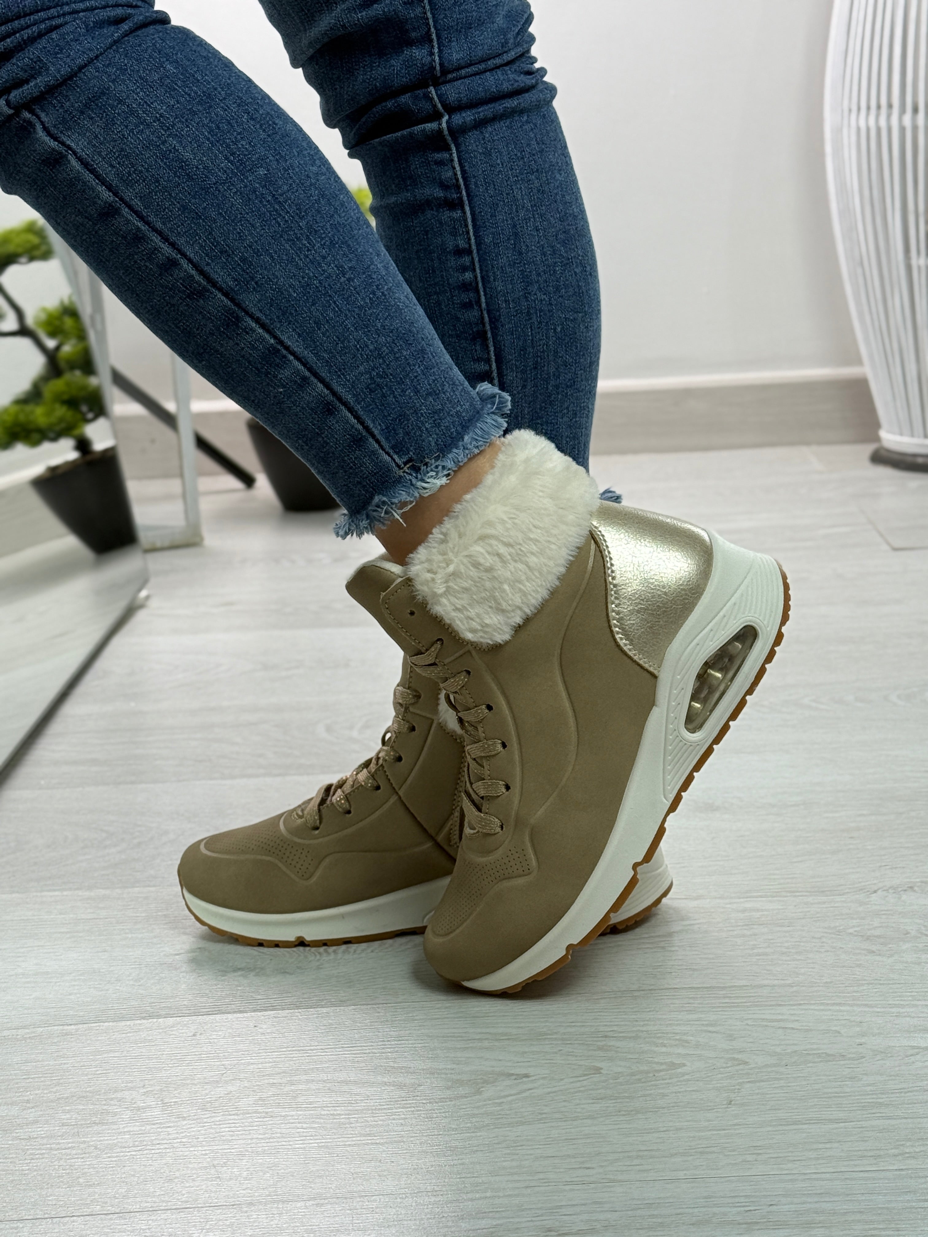 Rachele_Sneakers con pelliccia color camel