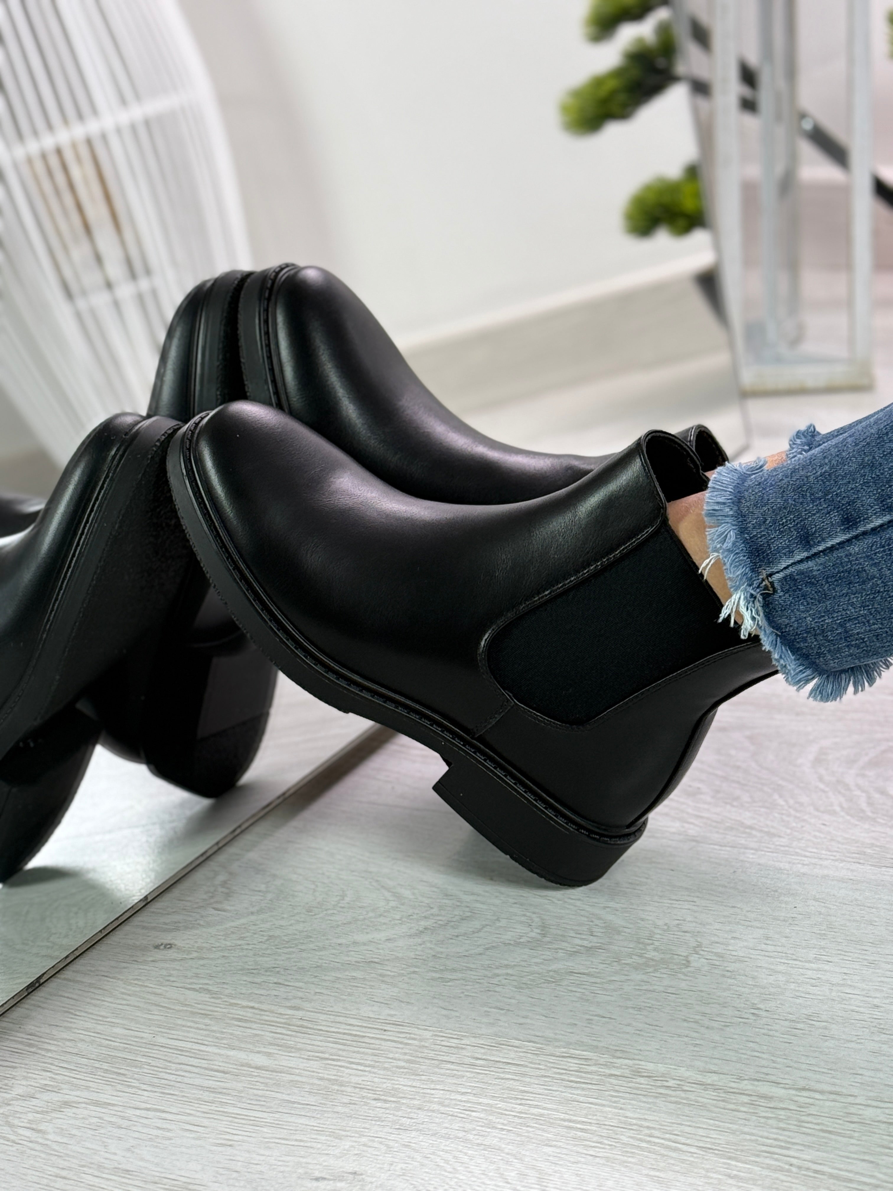 Claudia_stivaletto basso nero