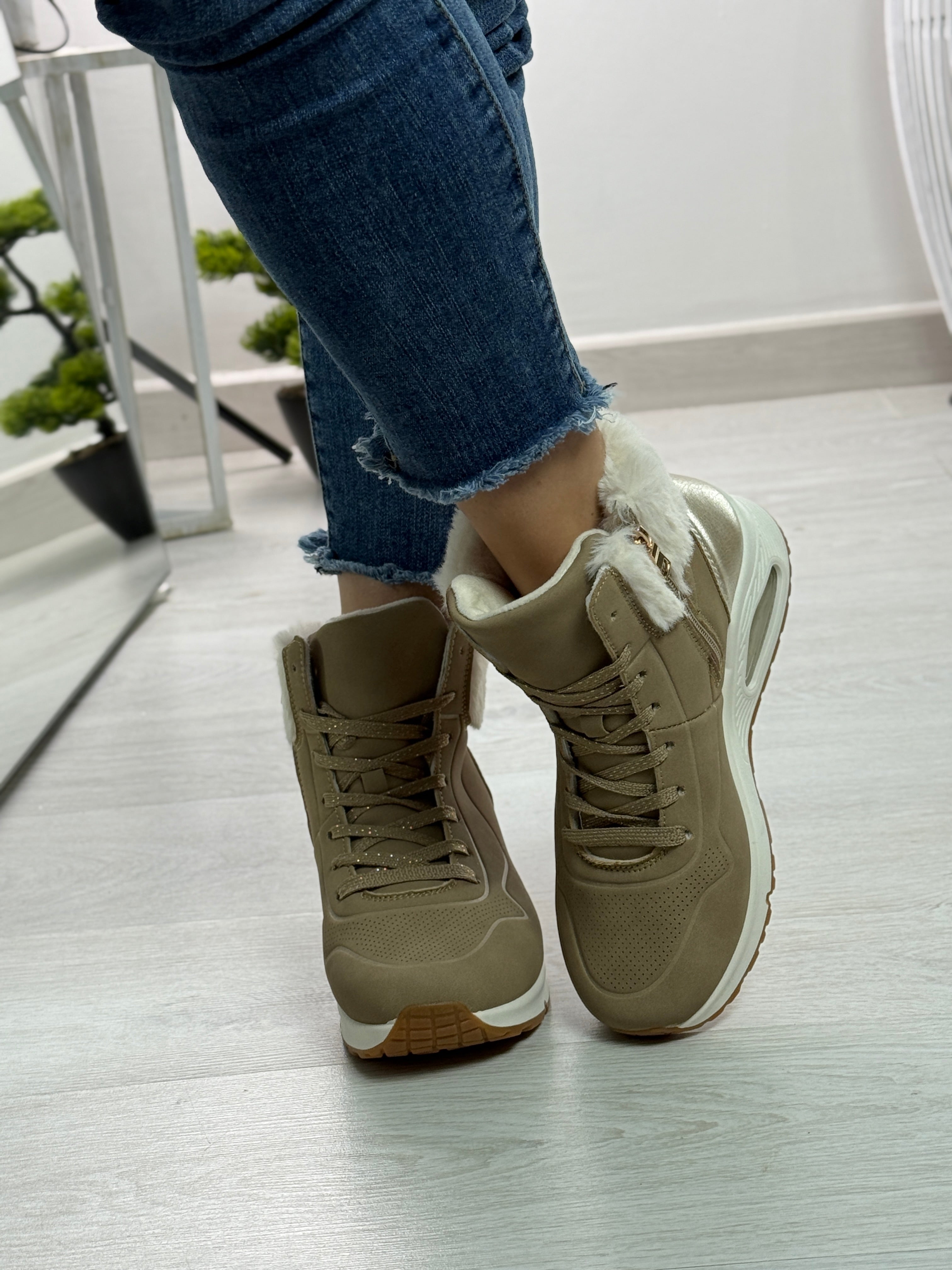 Rachele_Sneakers con pelliccia color camel