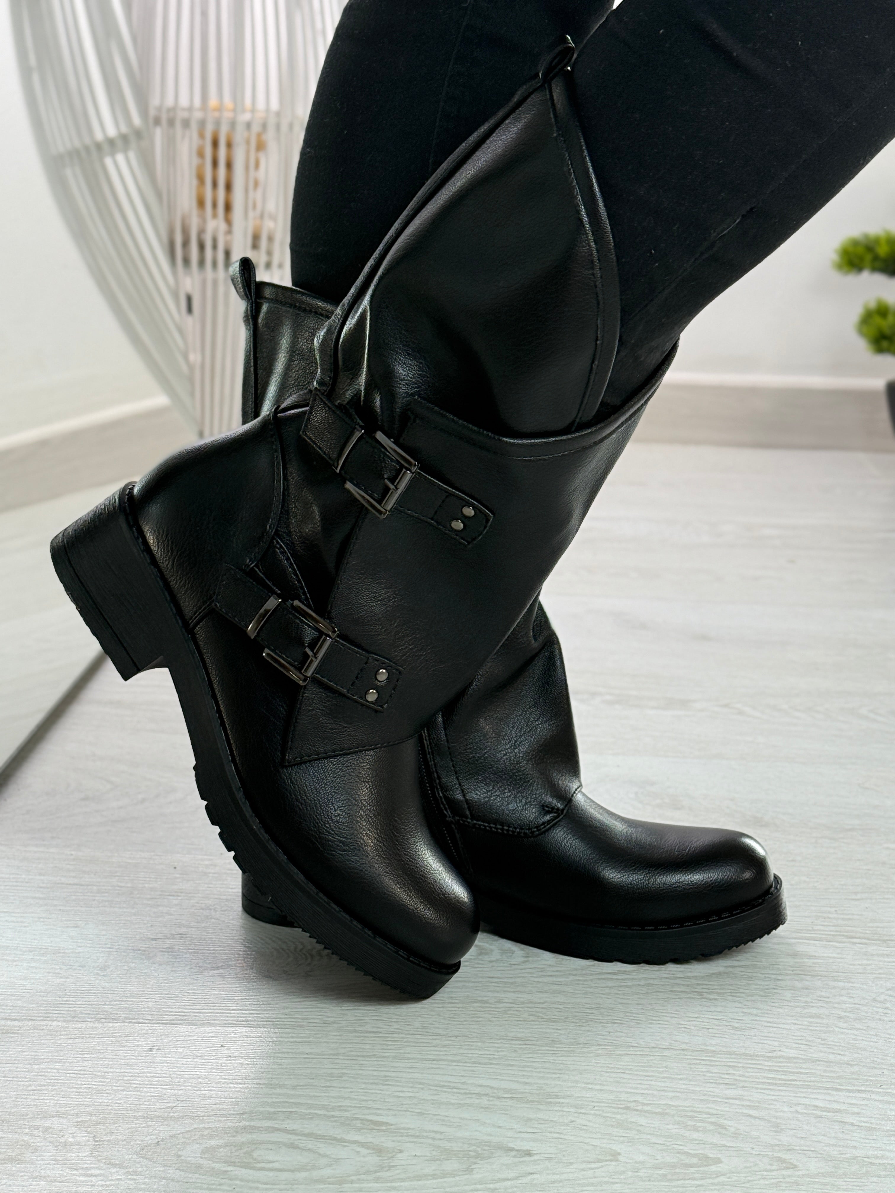 Jimena_stivale con fibbie