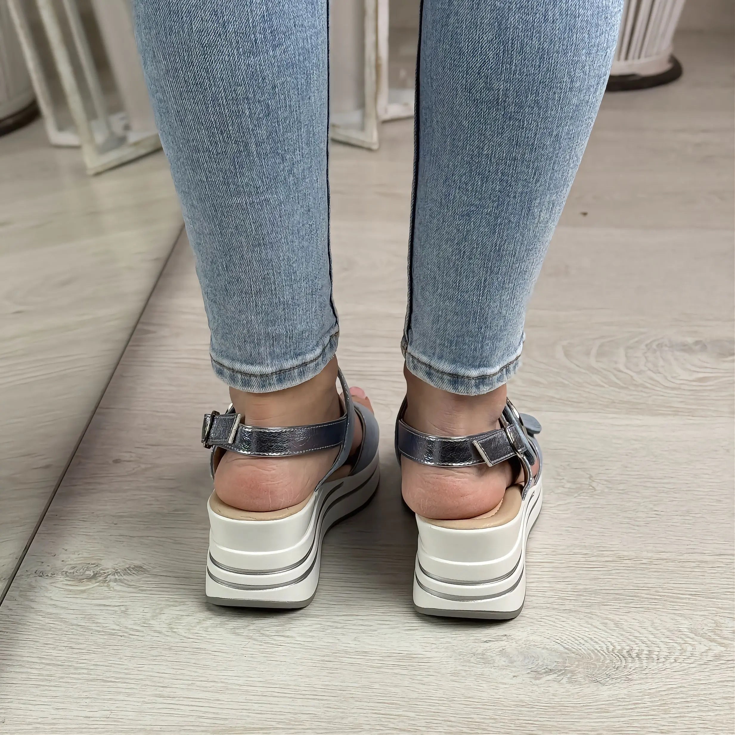 Lysa sandalo comodo azzurro con strappo