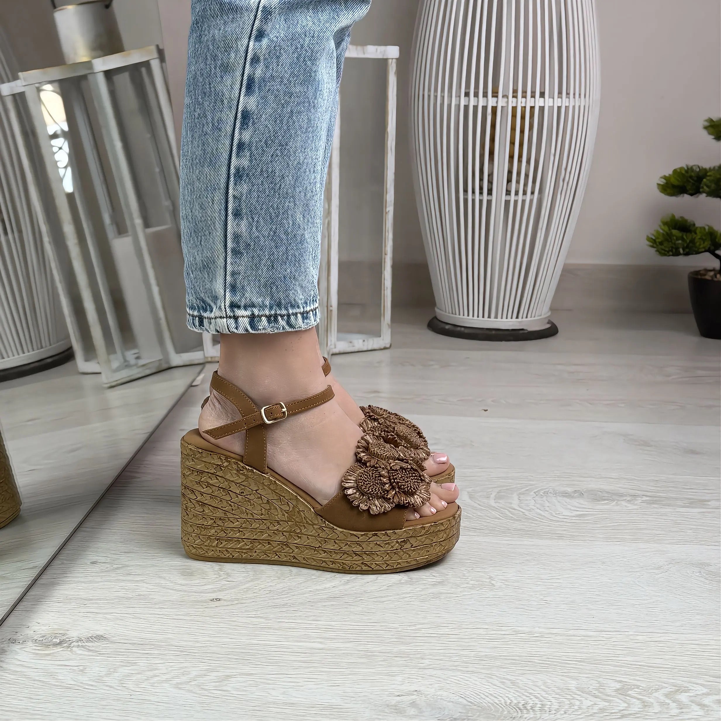Holly sandalo color camel con zeppa