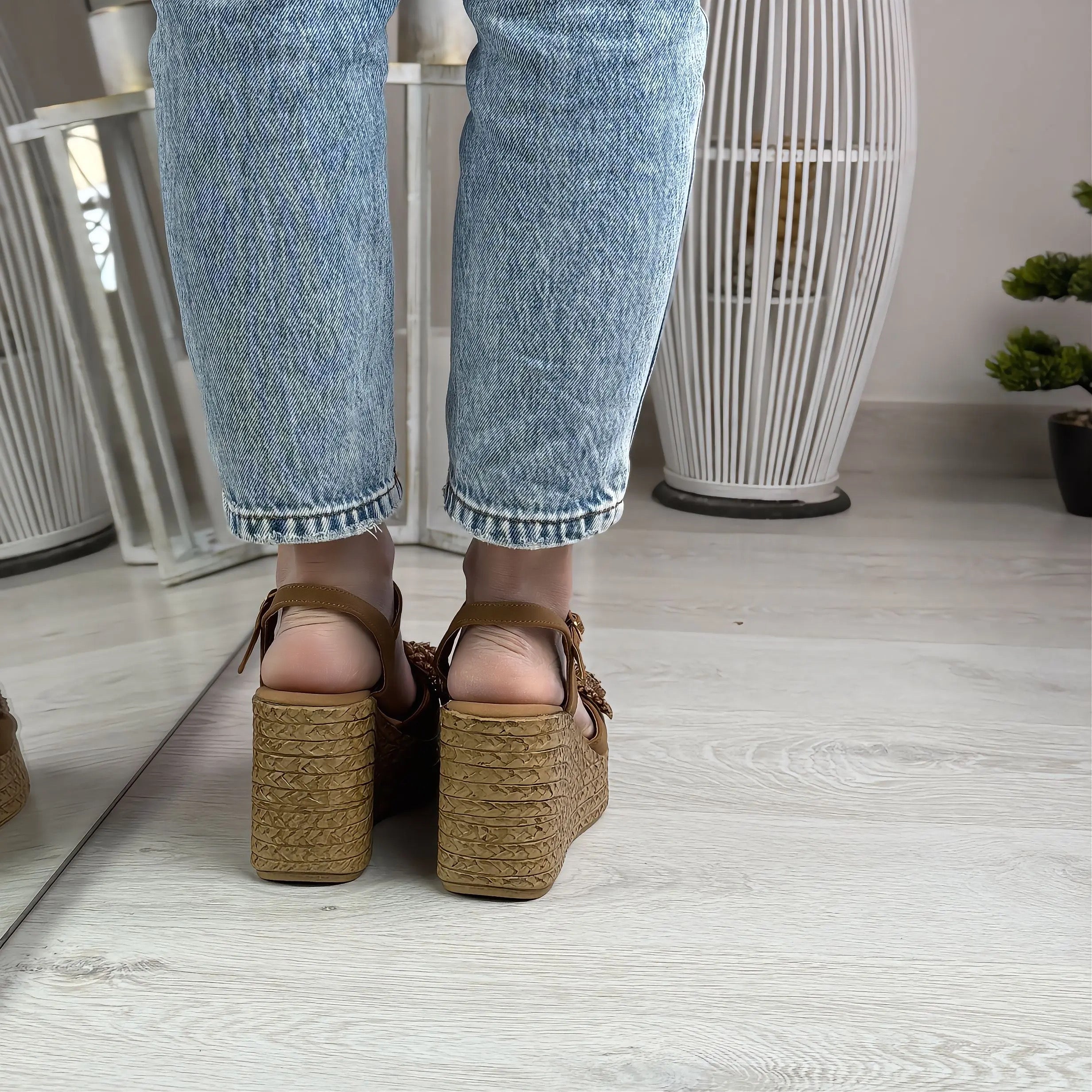Holly sandalo color camel con zeppa