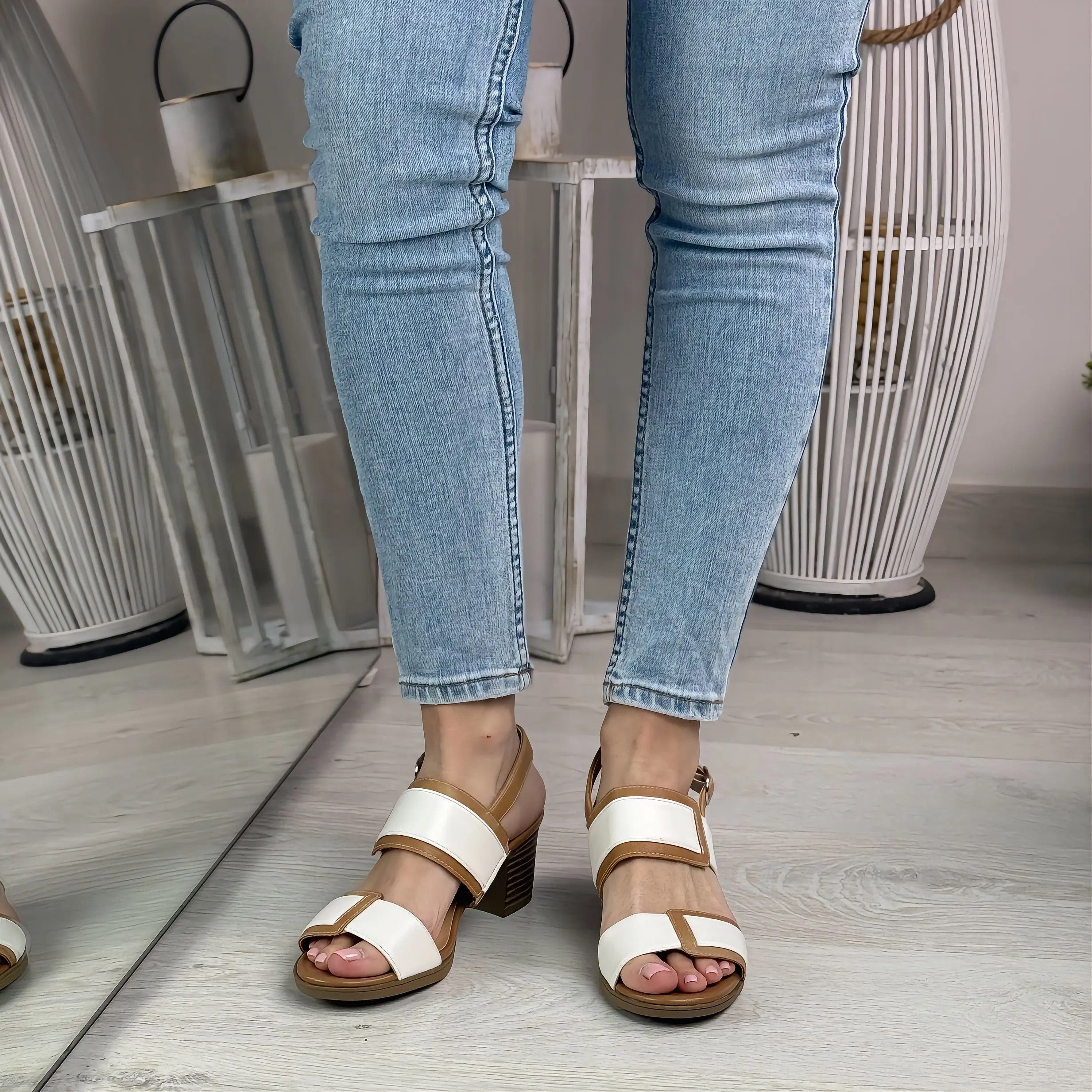 Esra sandalo comodo color khaki e bianco con tacco
