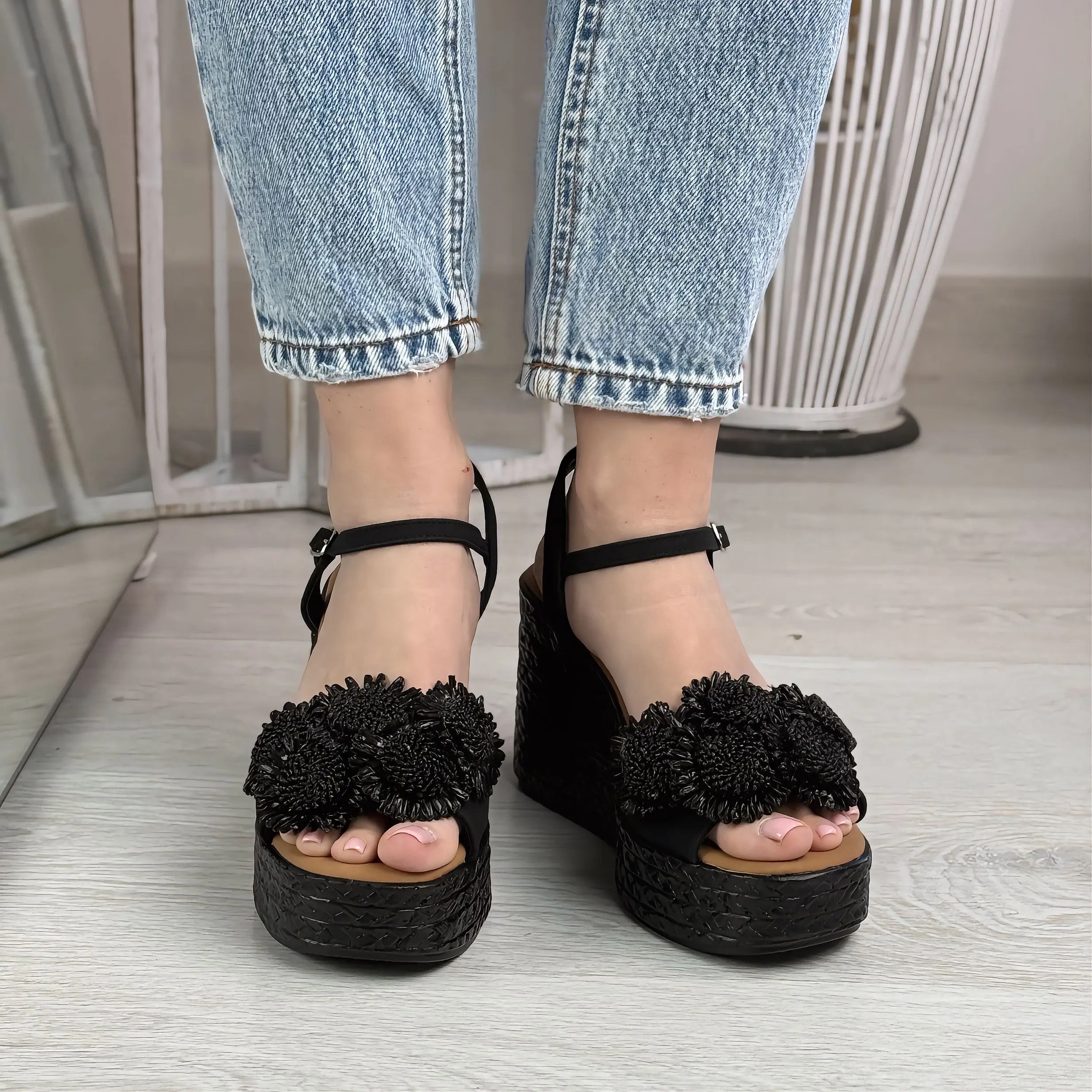 Holly sandalo nero con zeppa