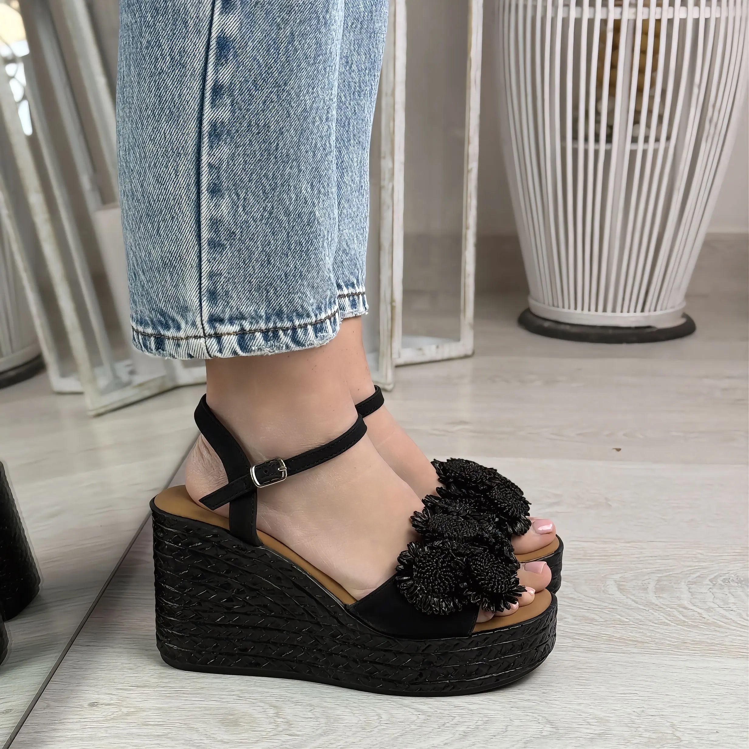 Holly sandalo nero con zeppa