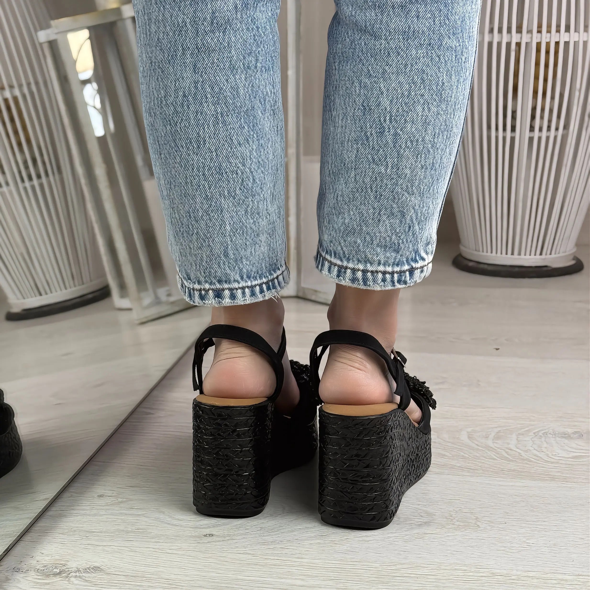 Holly sandalo nero con zeppa