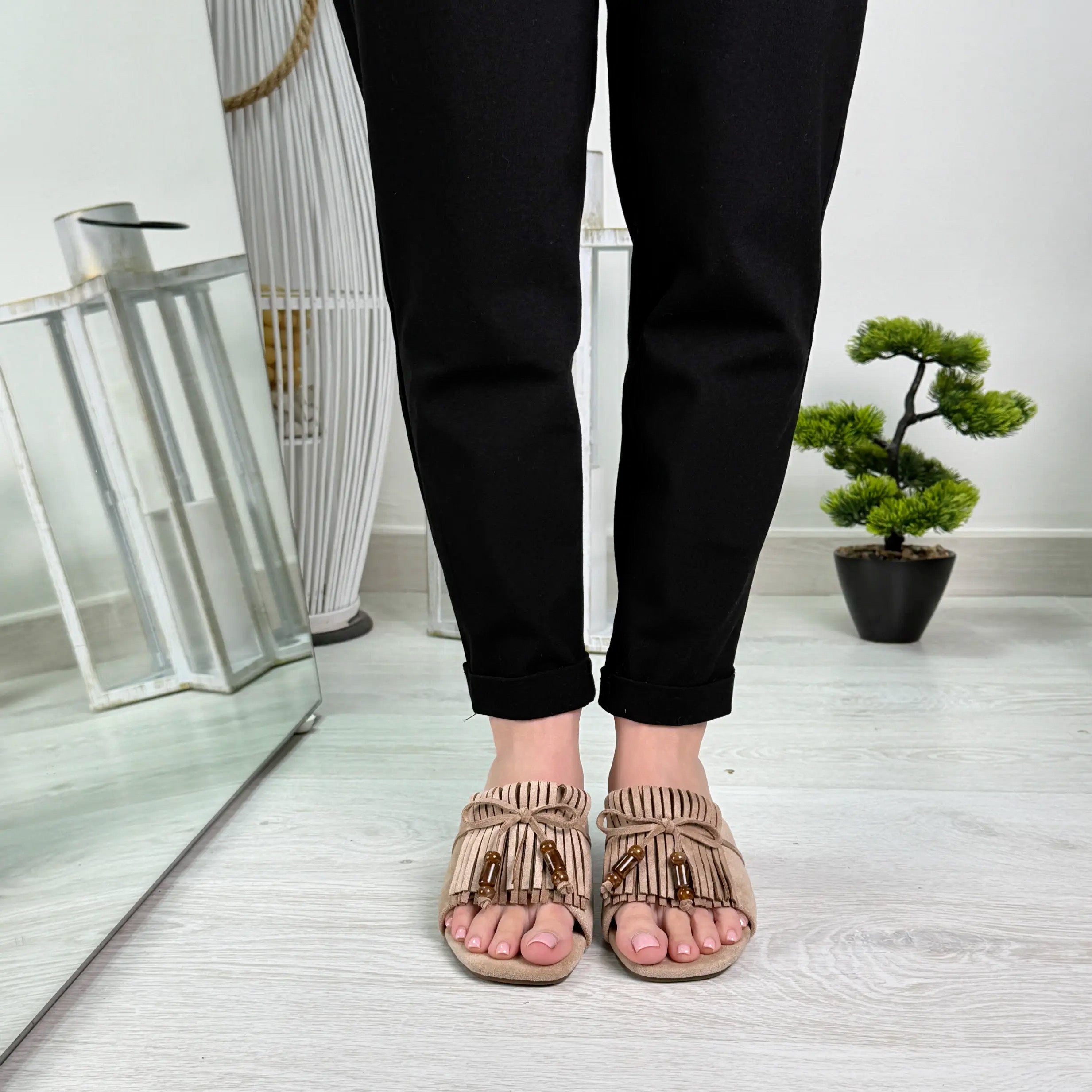 Denise ciabattina beige in camoscio con tacco