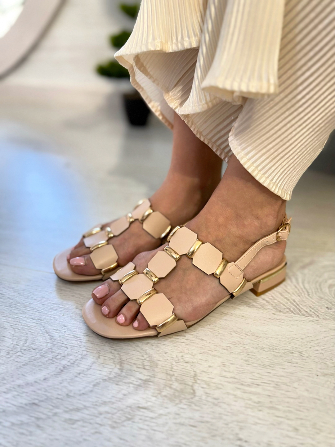 Chanel_sandalo basso elegante