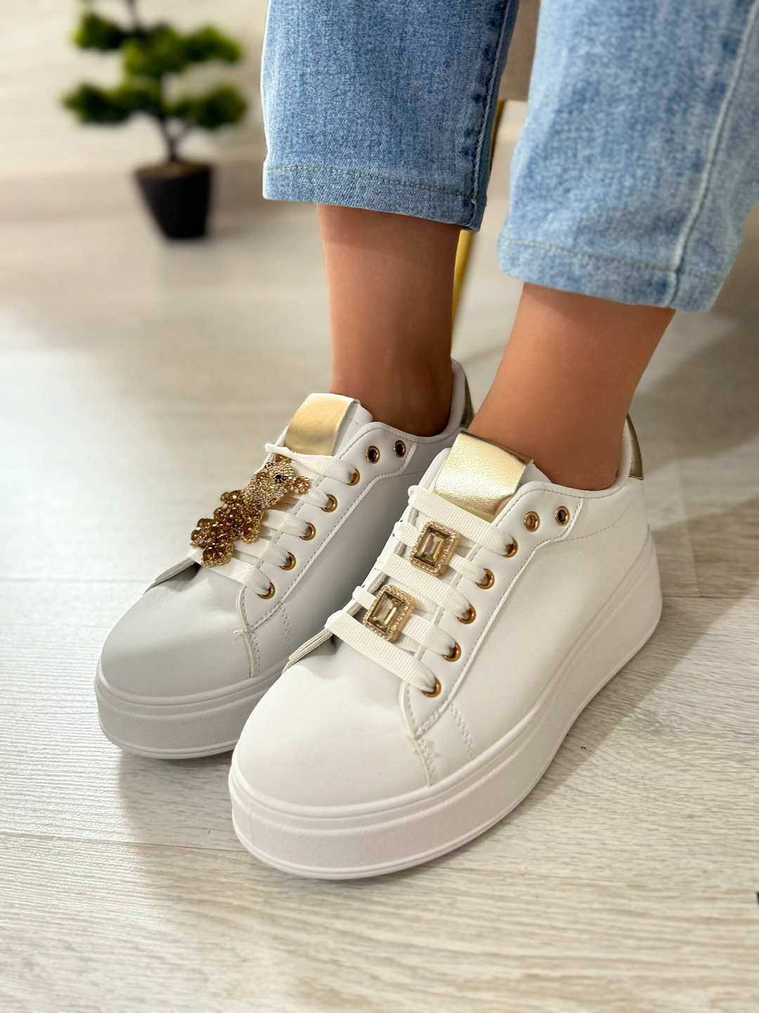 Lara_Sneakers bianca e oro