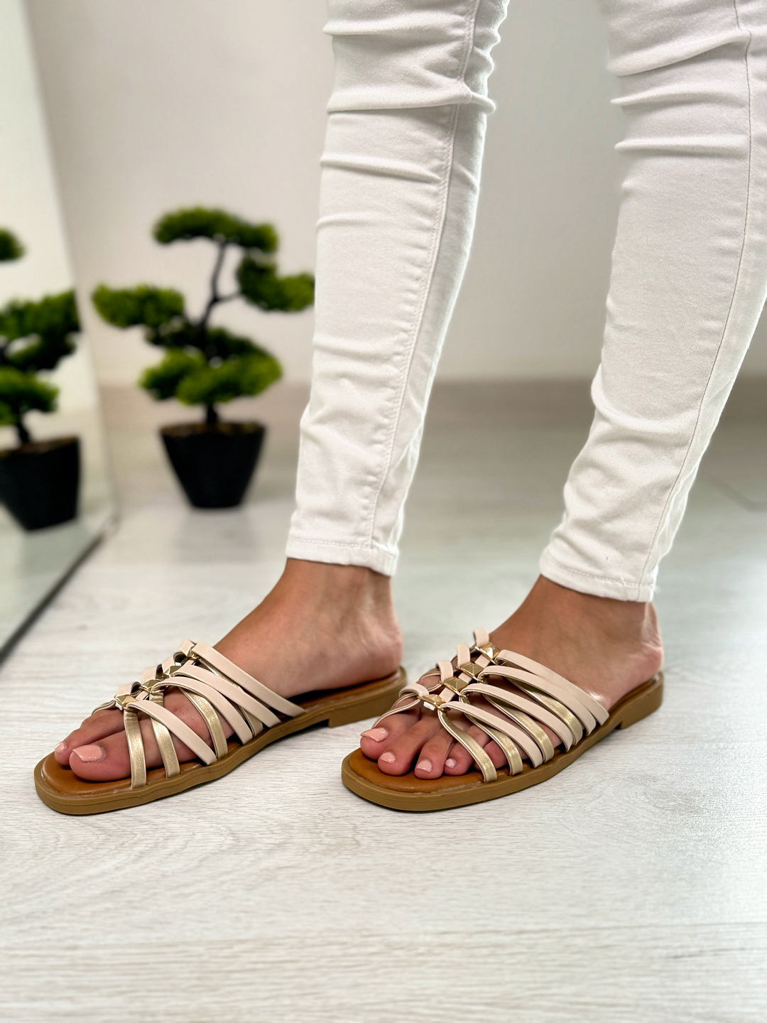 Eliane_ciabattine basse beige con fasce intrecciate