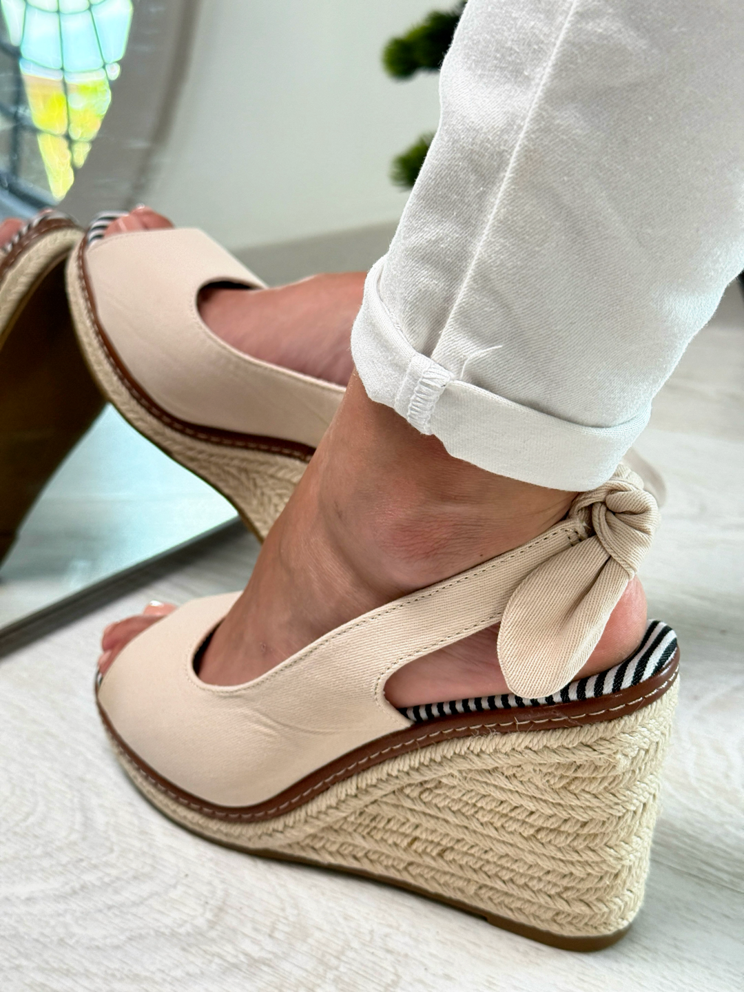 Lucille_sandalo beige con zeppa in corda
