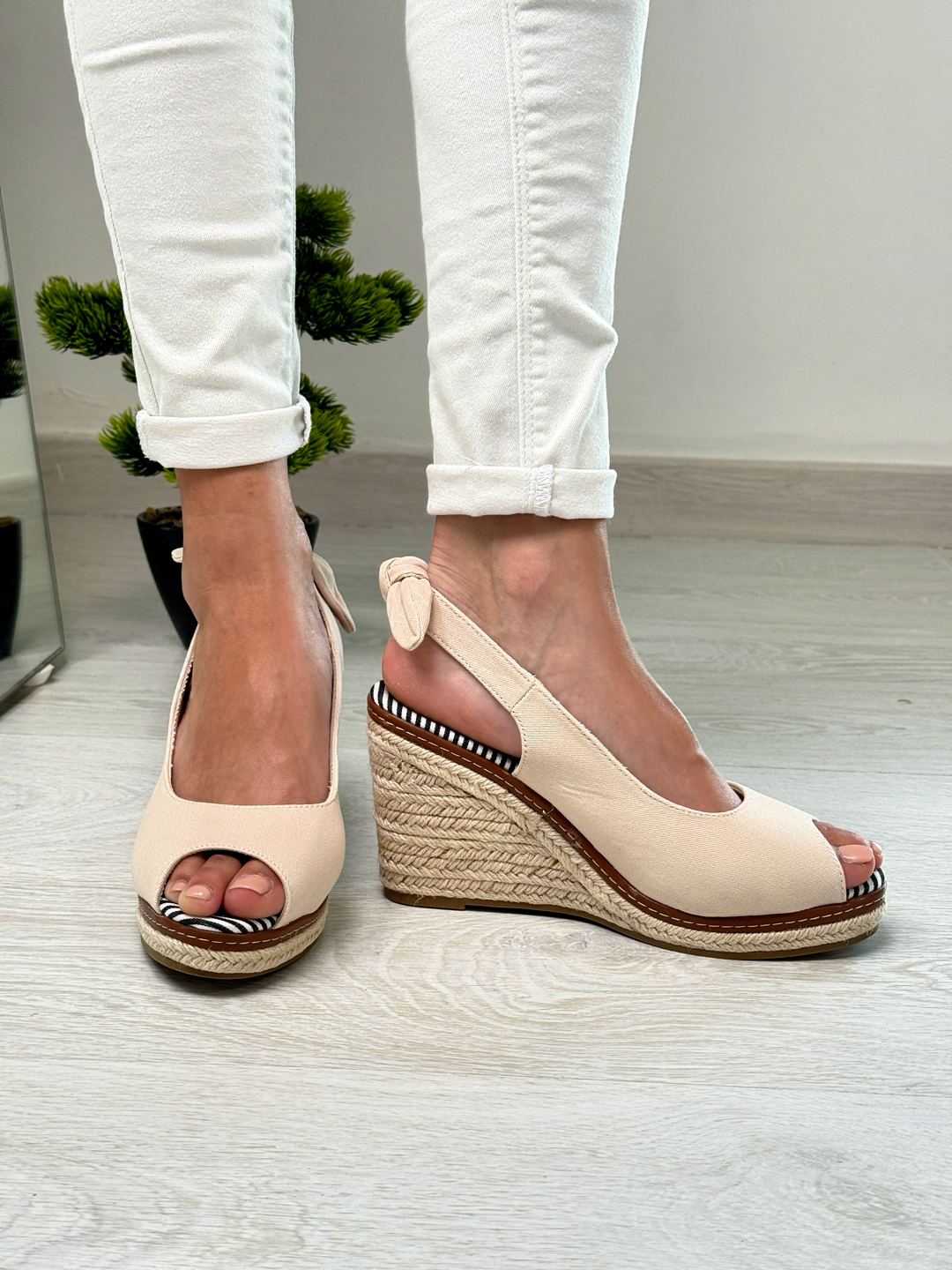 Lucille_sandalo beige con zeppa in corda