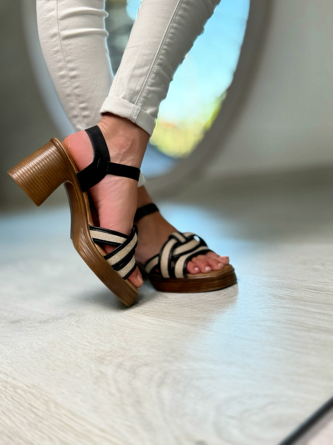Brigitte_sandalo con tacco color nero