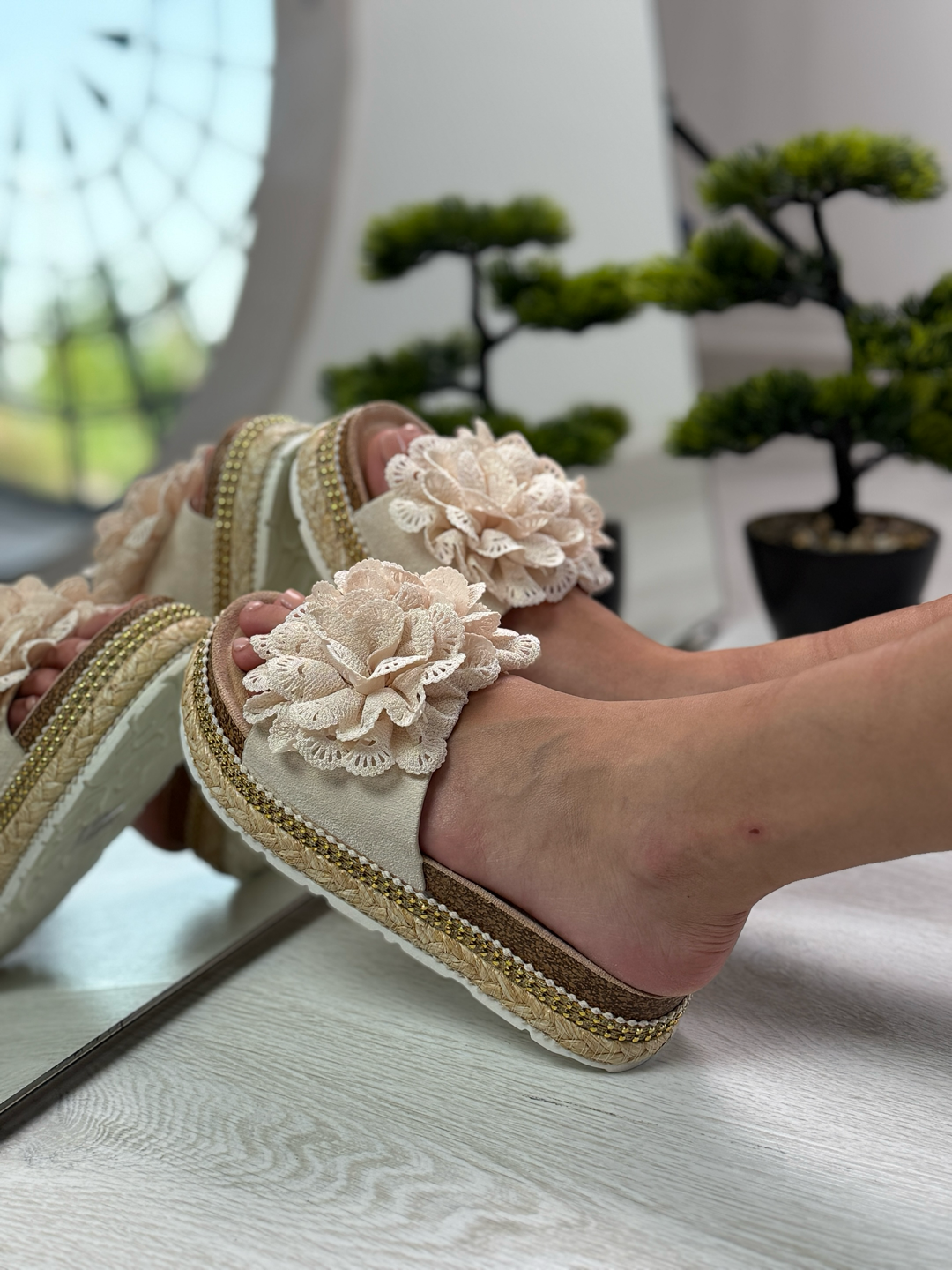 Rose_ciabattine basse beige con fiore