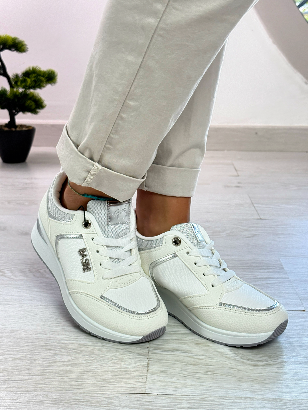 Basile_Sneakers bianca e argento con zeppa