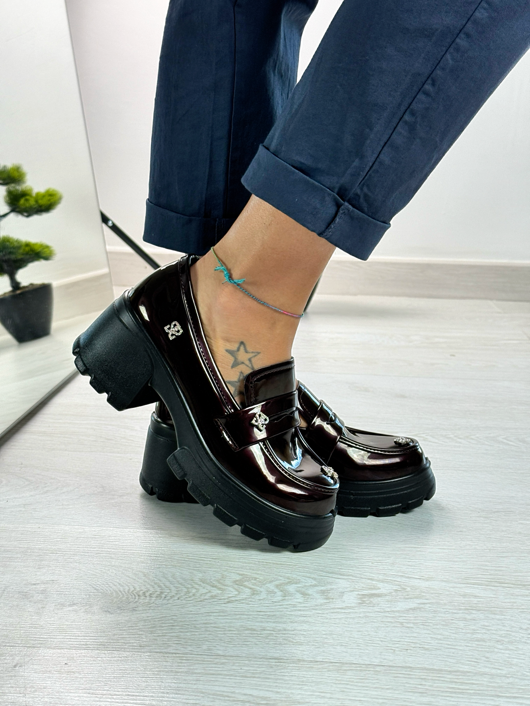 Sèline_mocassino bordeaux in vernice con tacco