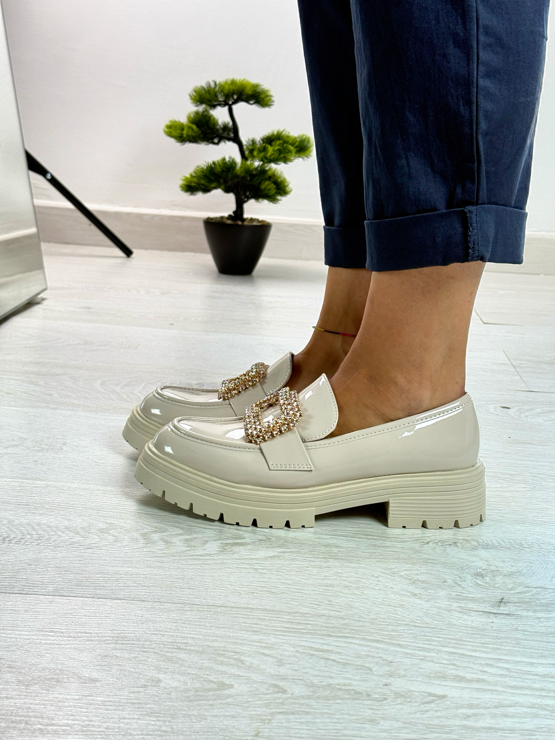 Dafne_mocassino beige in vernice