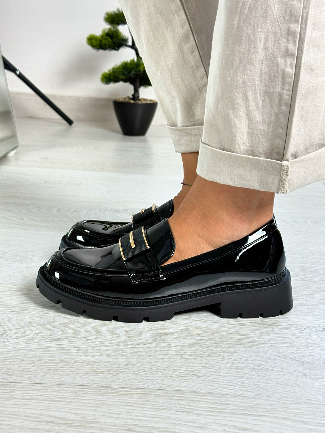 Juliette_mocassino nero in vernice