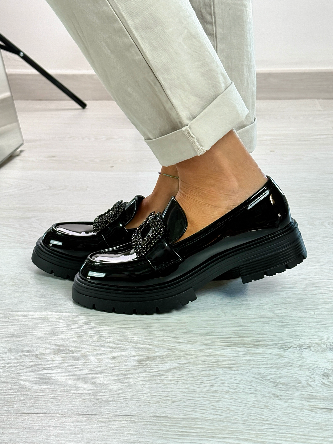 Dafne_mocassino nero in vernice