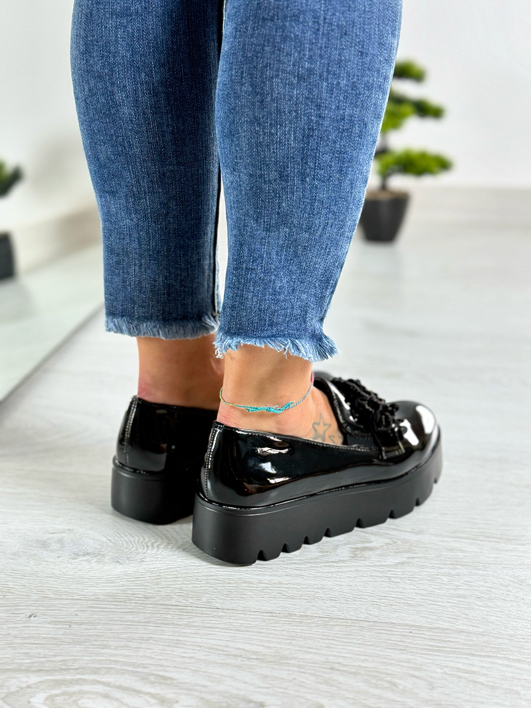 Adelinè_mocassino nero in vernice