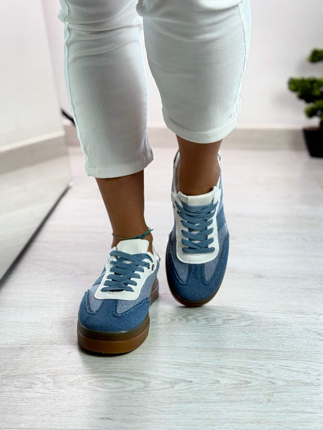 Dolly_sneakers azzurra