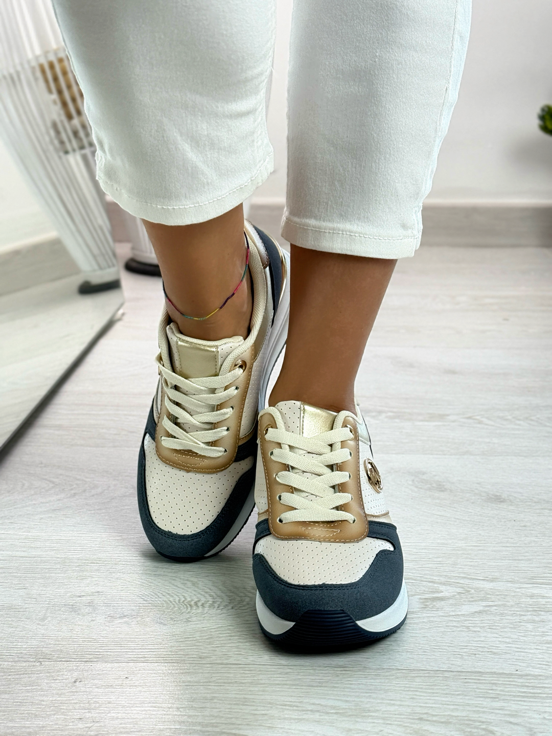 Lady_sneakers blu e beige con zeppa