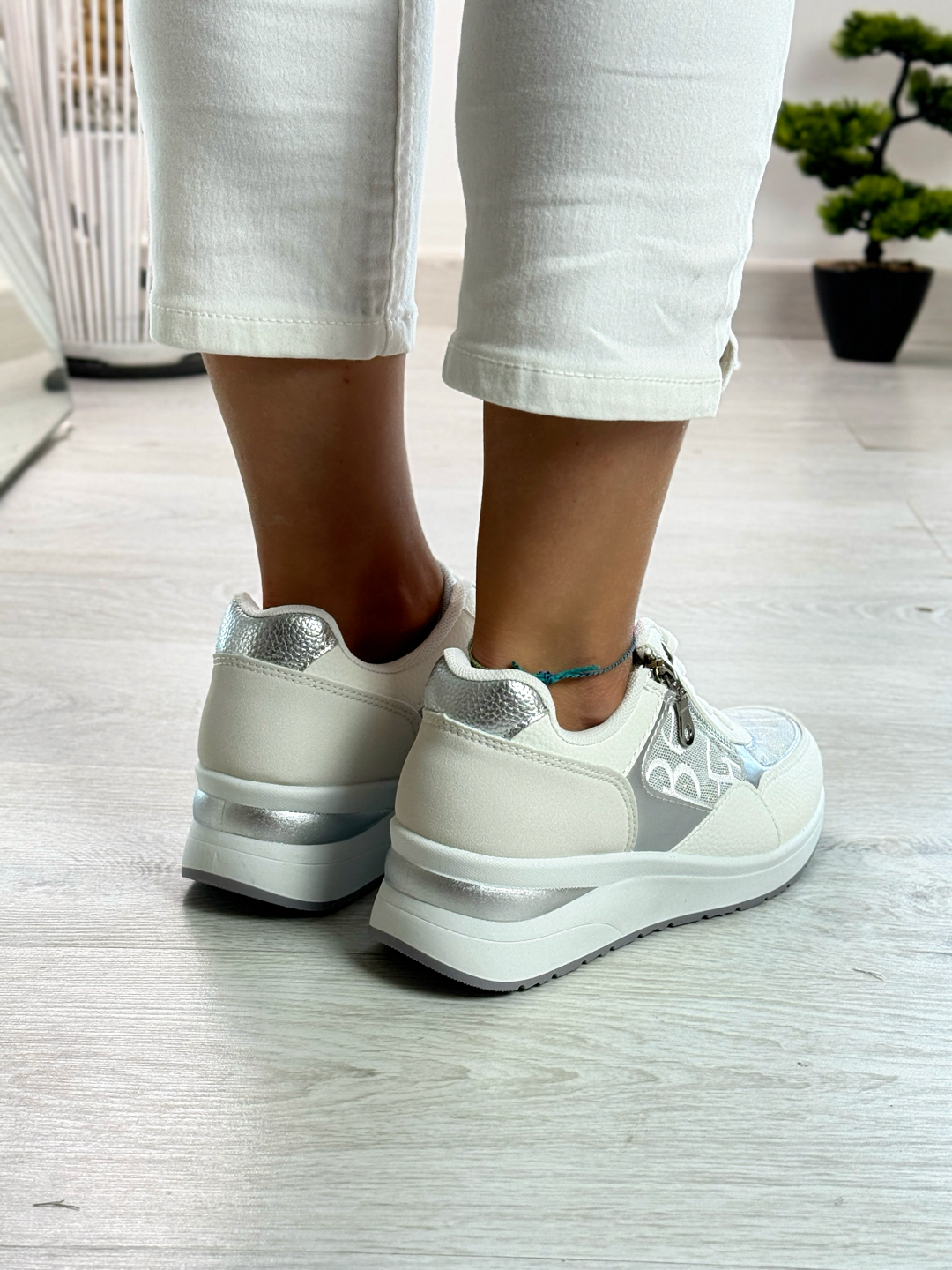 Nives_sneakers bianca e argento
