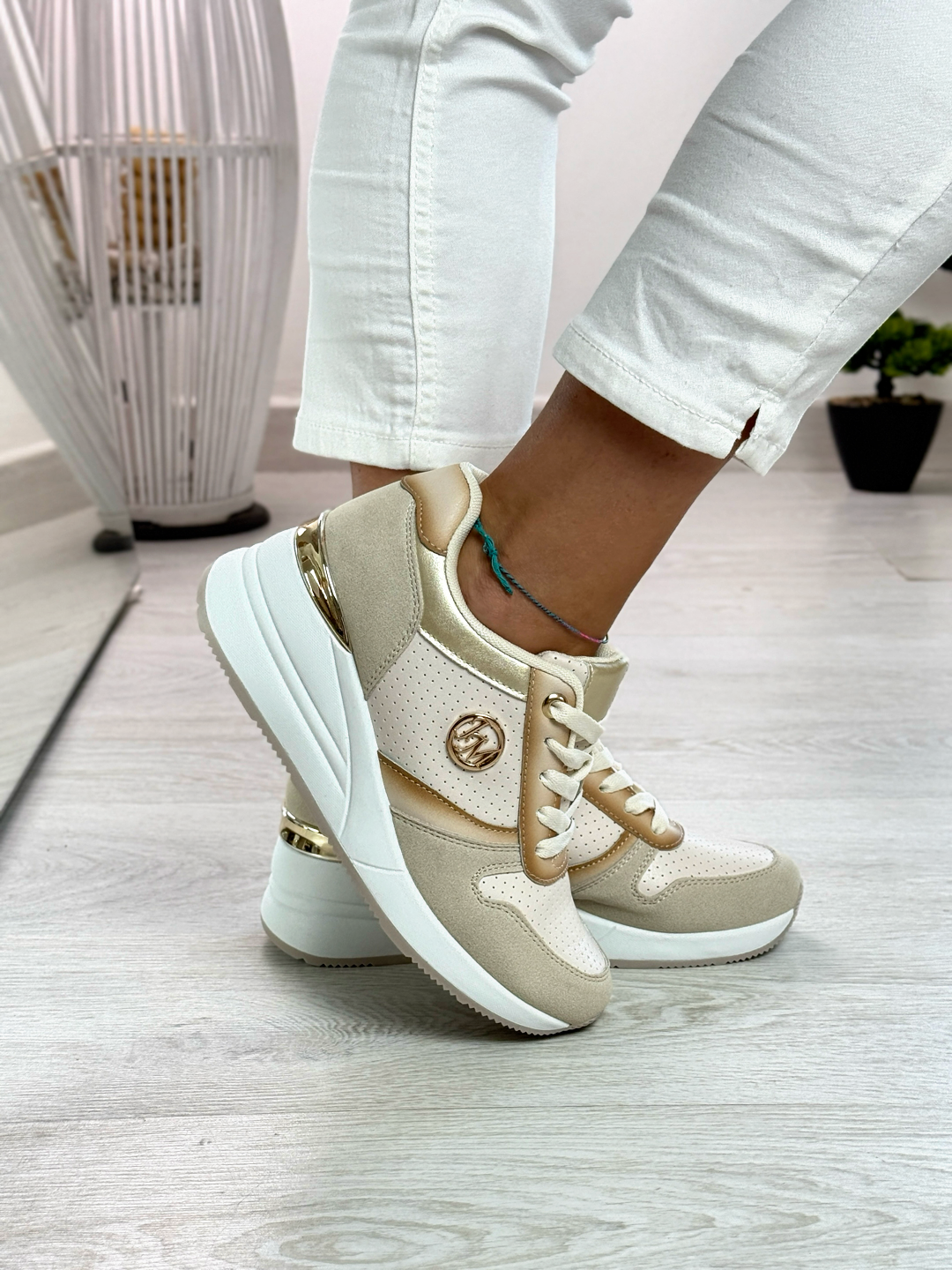 Lady_sneakers beige con zeppa