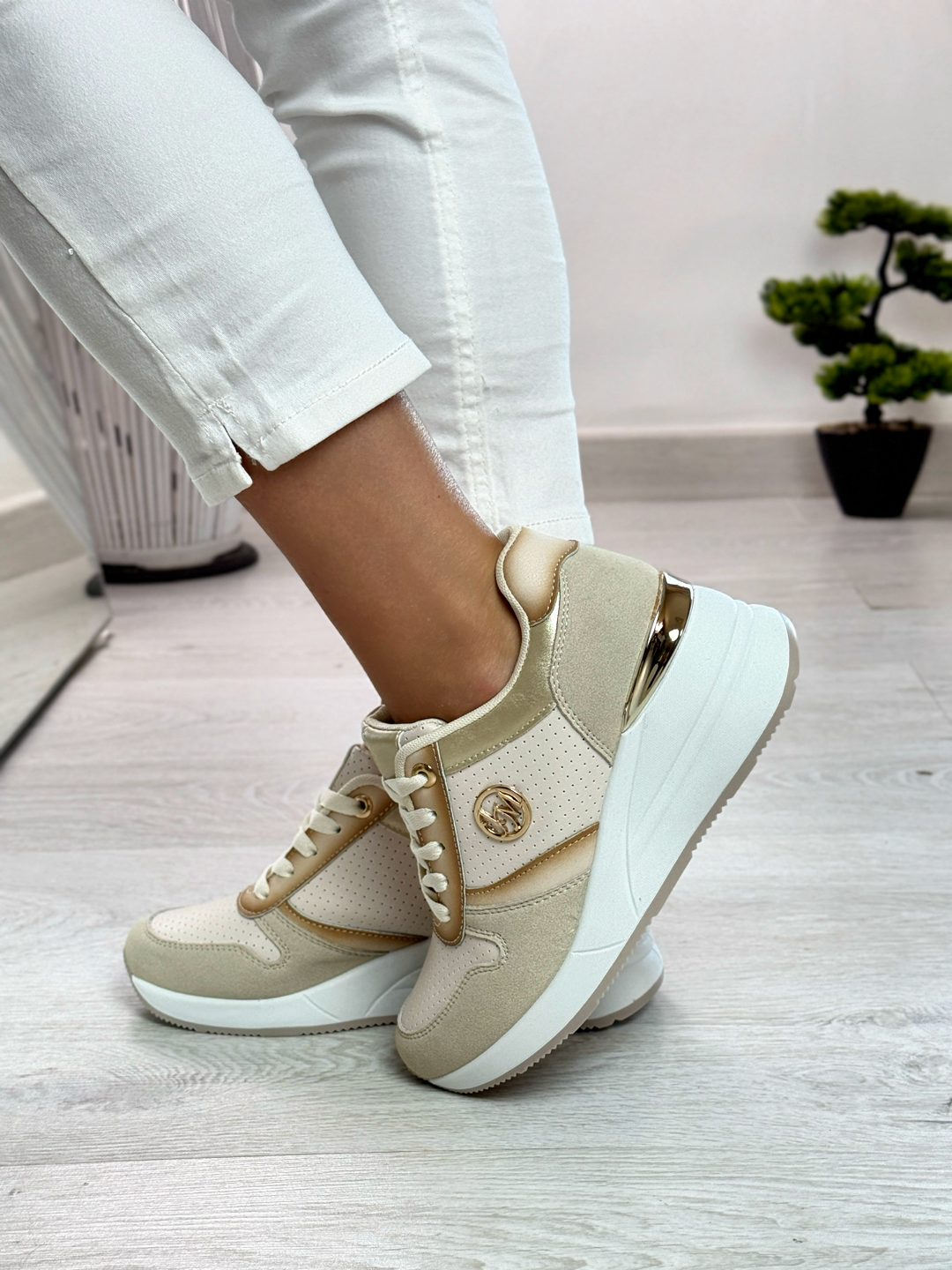 Lady_sneakers beige con zeppa