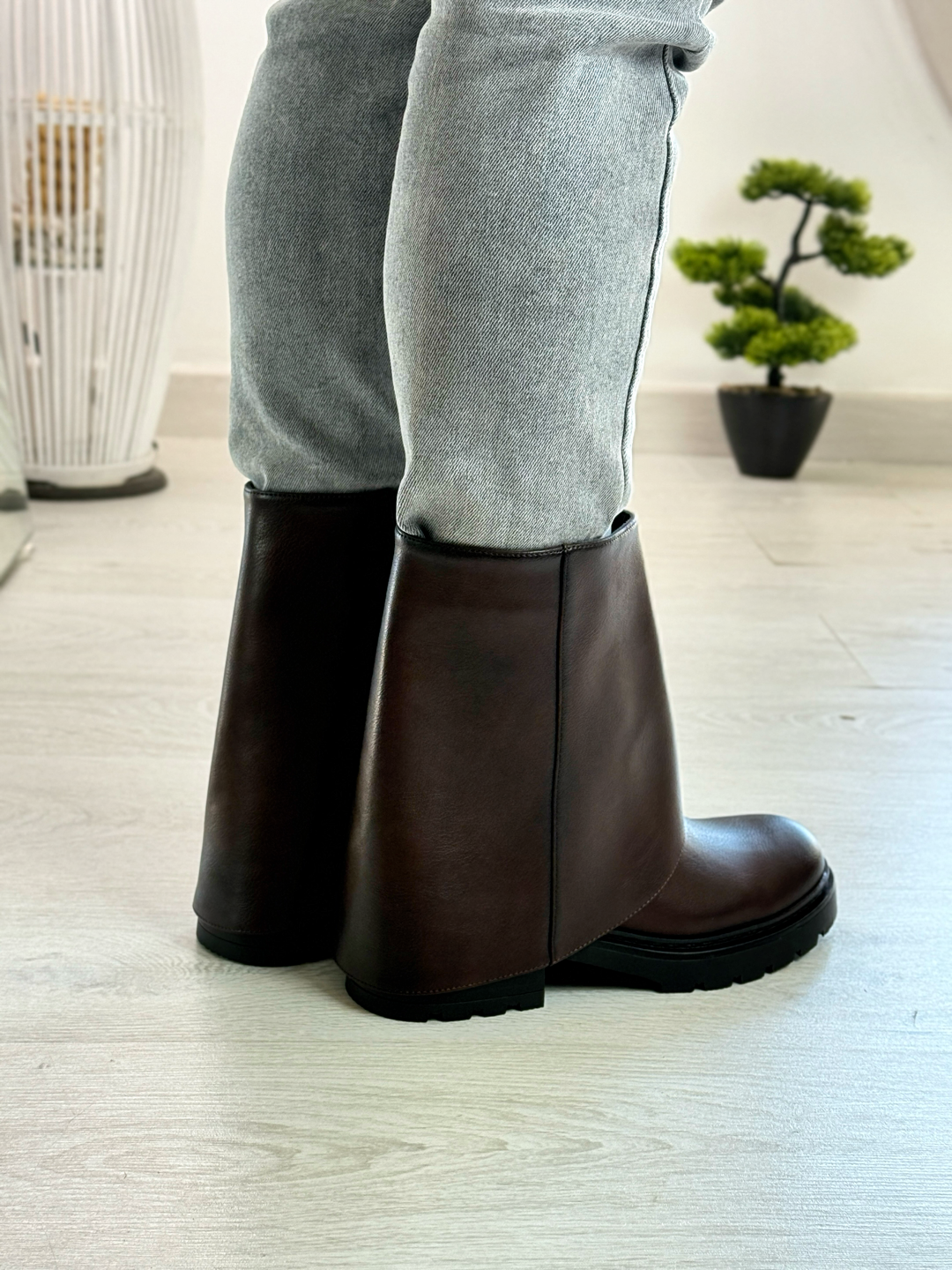 Ximena_stivale bordeaux con risvolto